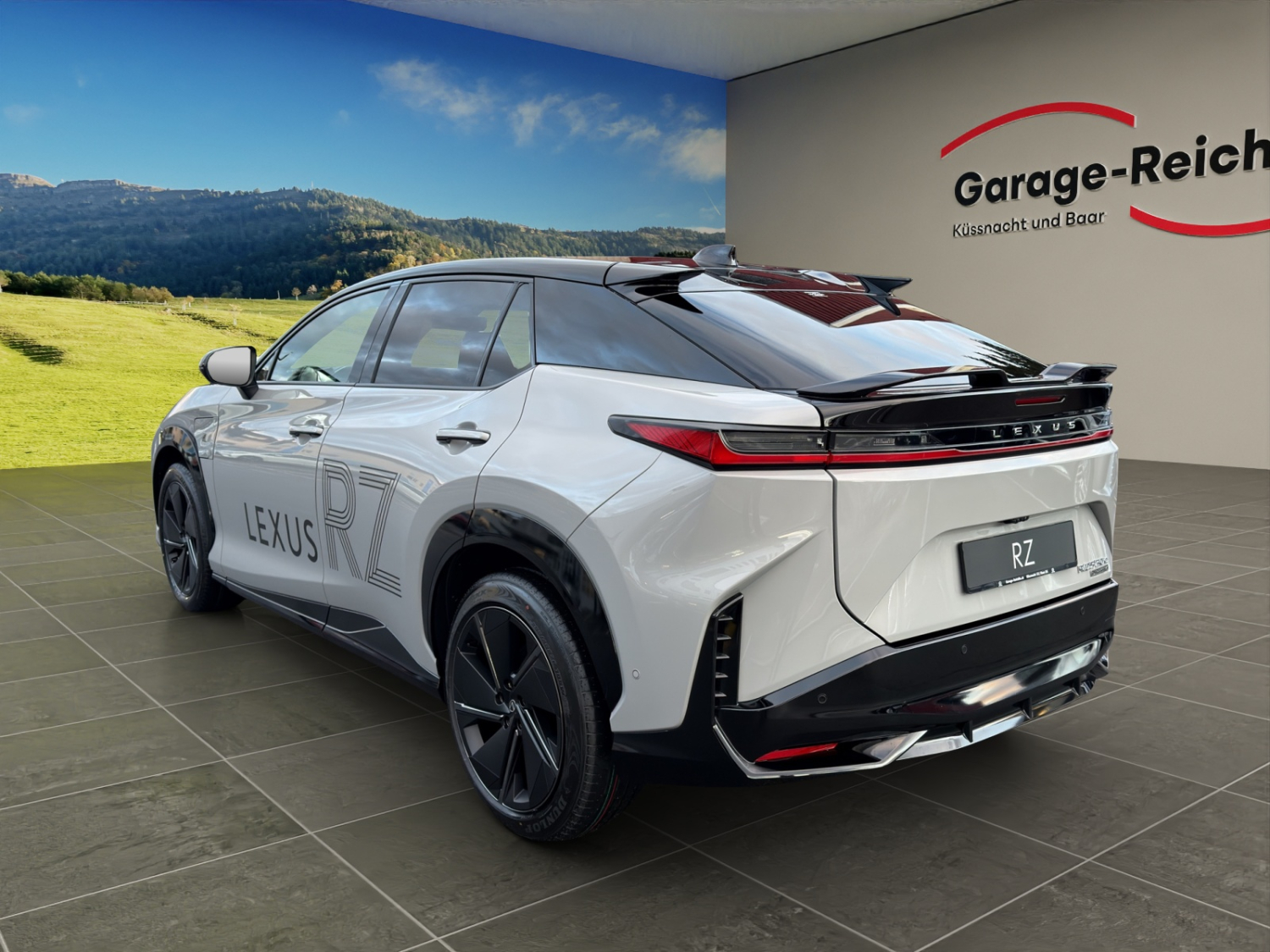 LEXUS RZ 550e F Sport-showroom-element-2