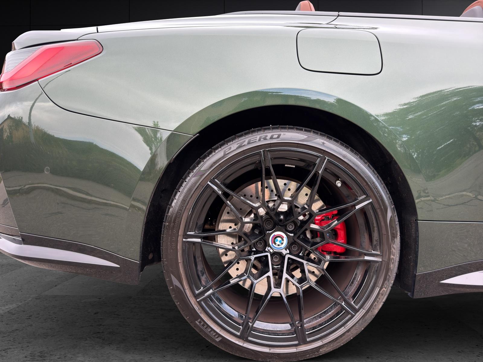 BMW M4 Competition xDrive Cabrio-image-19