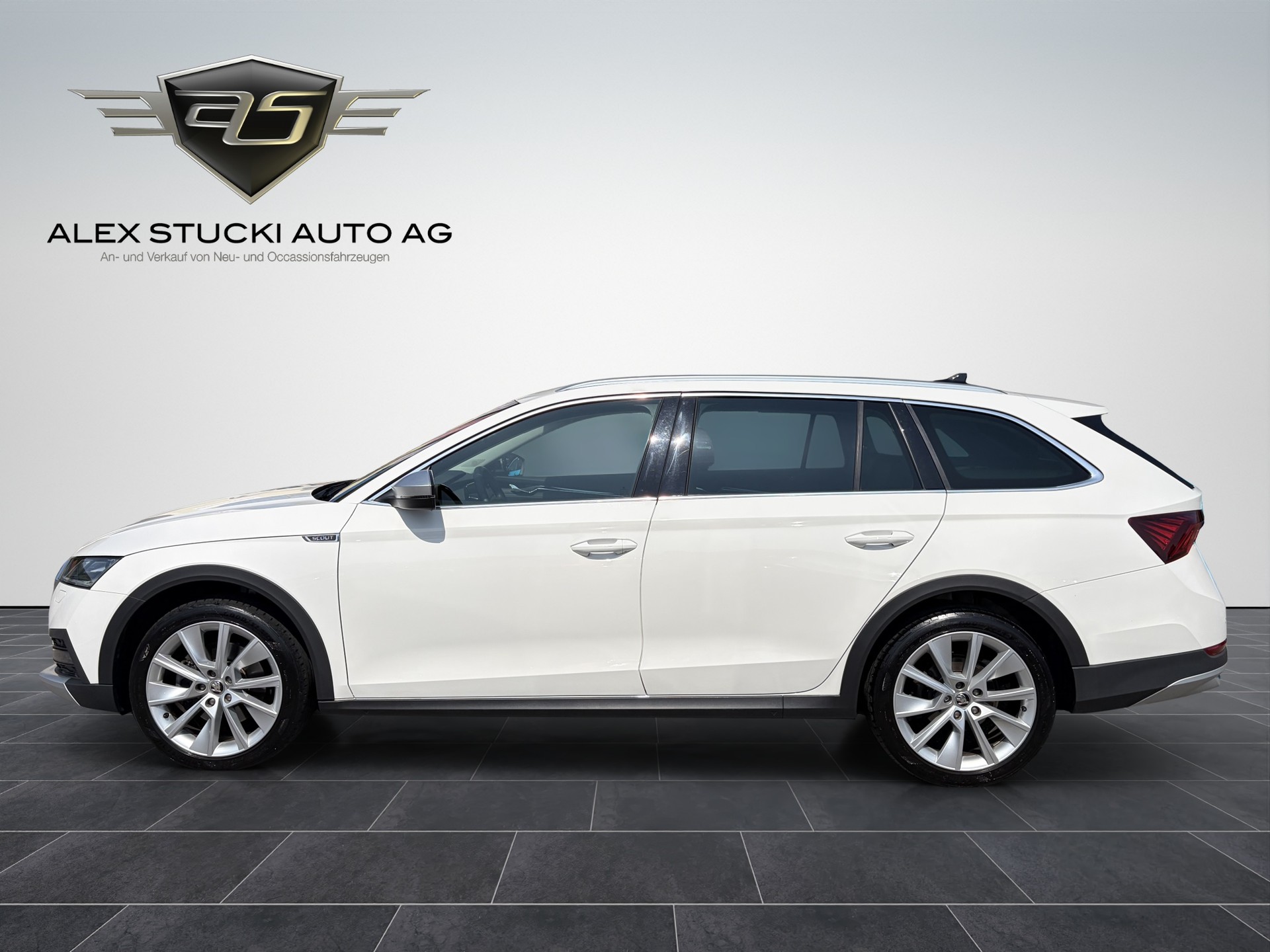 SKODA Octavia Combi 2.0 TDI DSG Scout 4x4-showroom-element-3