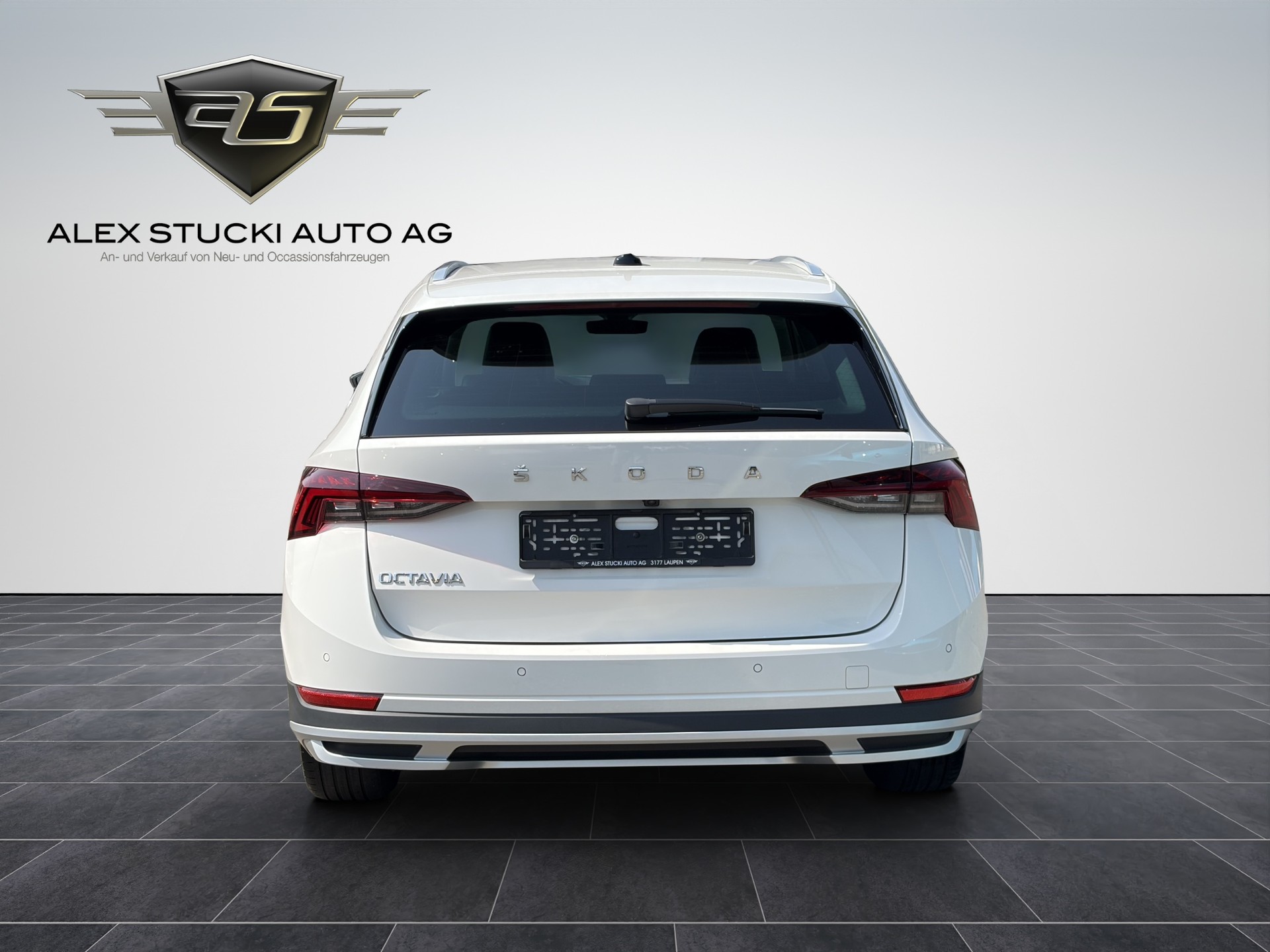 SKODA Octavia Combi 2.0 TDI DSG Scout 4x4-image-6