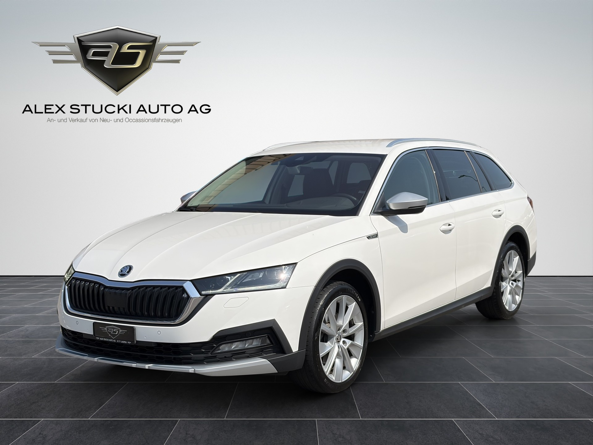 SKODA Octavia Combi 2.0 TDI DSG Scout 4x4-showroom-element-2