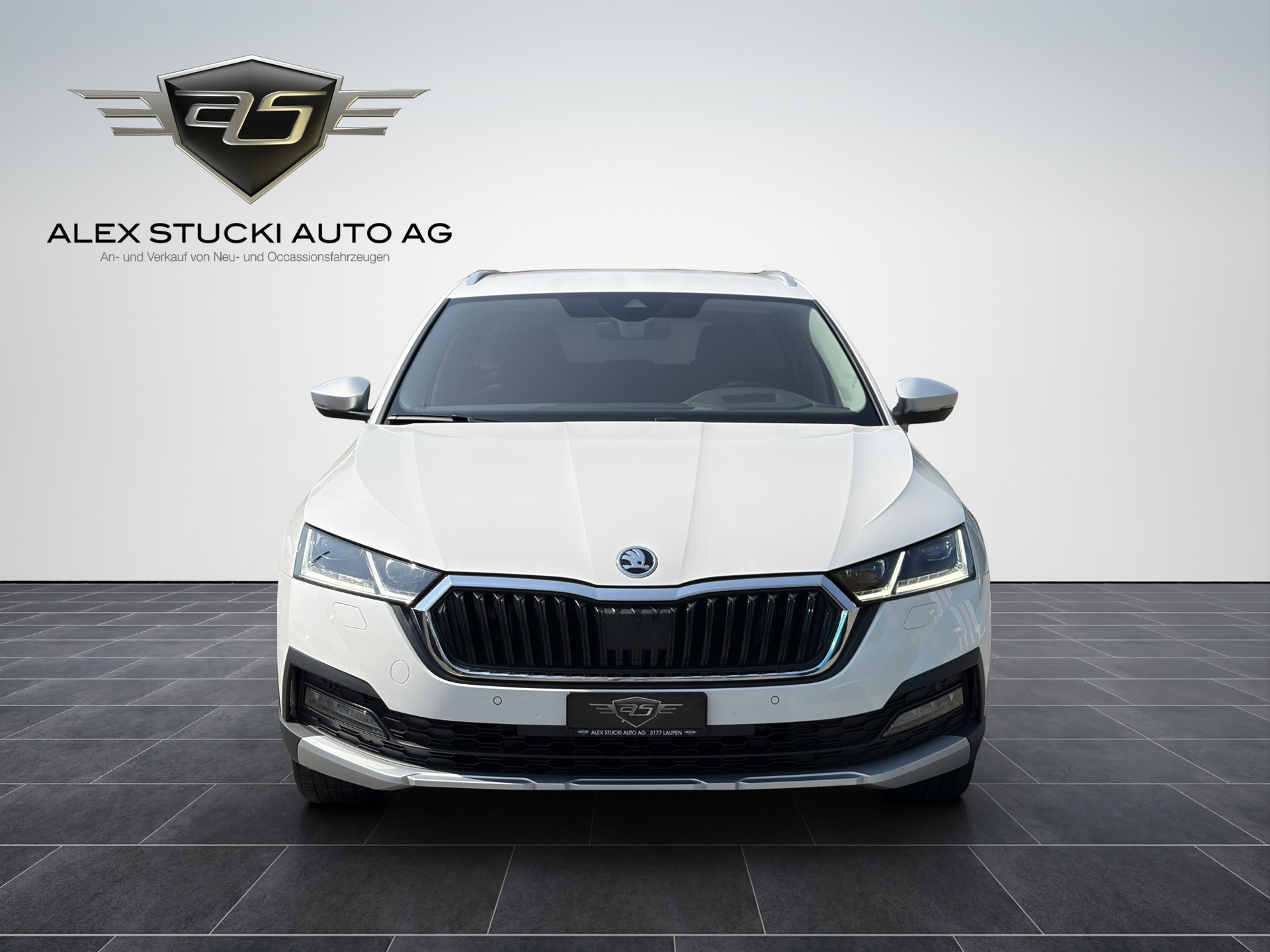 SKODA Octavia Combi 2.0 TDI DSG Scout 4x4-showroom-element-1