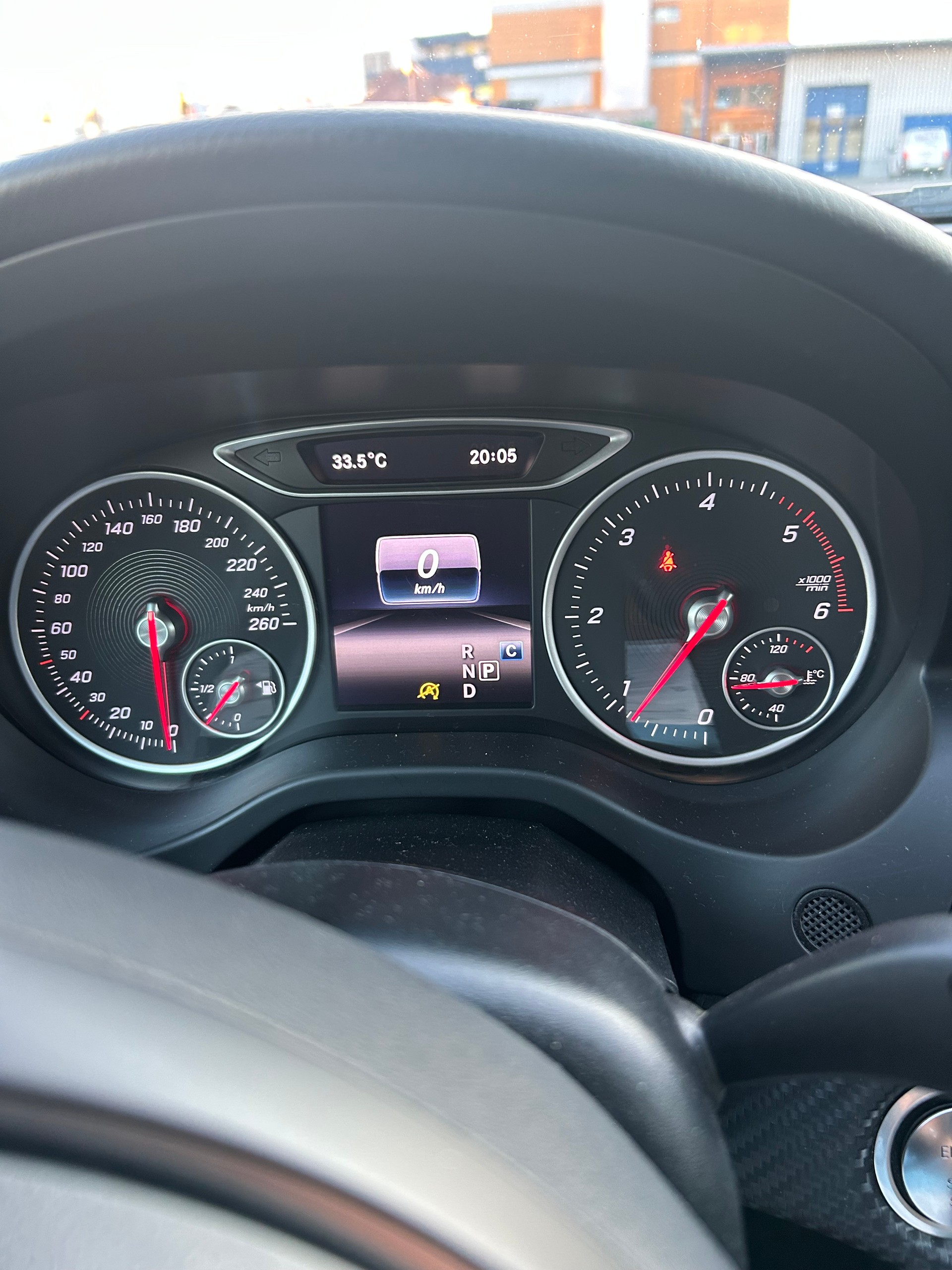 MERCEDES-BENZ GLA 200 d Swiss Star Edition 4Matic 7G-DCT-showroom-element-2