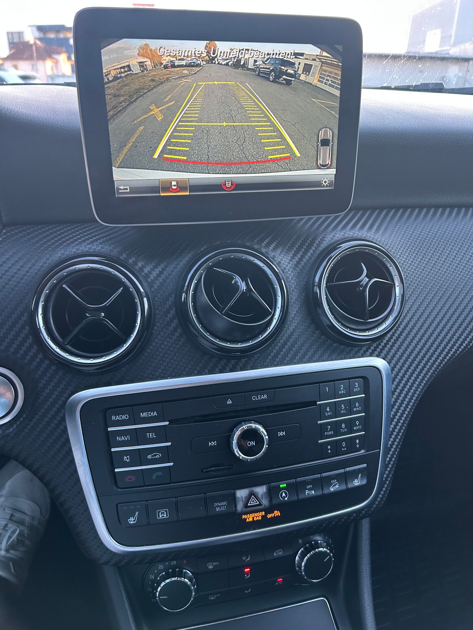 MERCEDES-BENZ GLA 200 d Swiss Star Edition 4Matic 7G-DCT-showroom-element-1