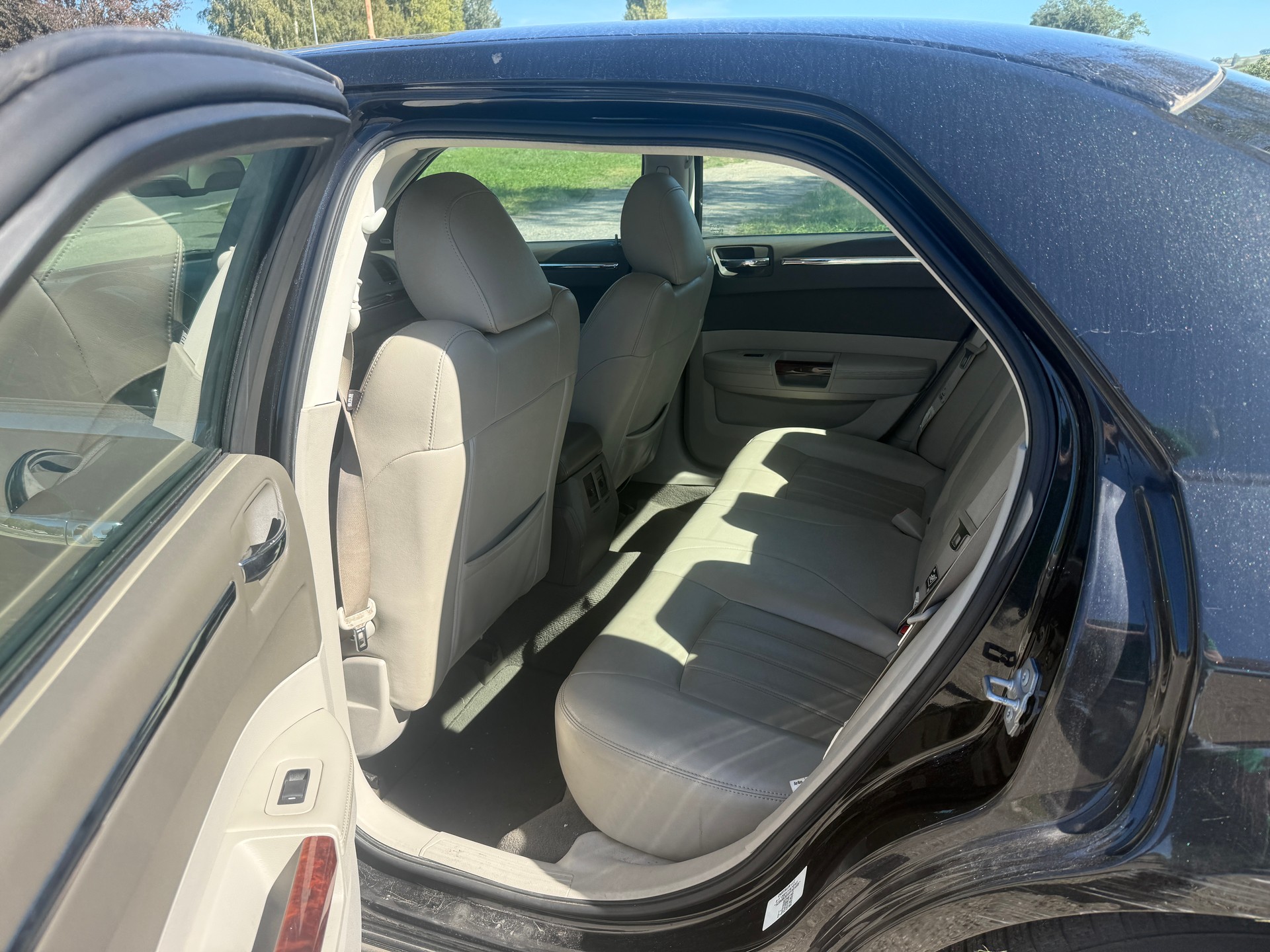 CHRYSLER 300C-image-9