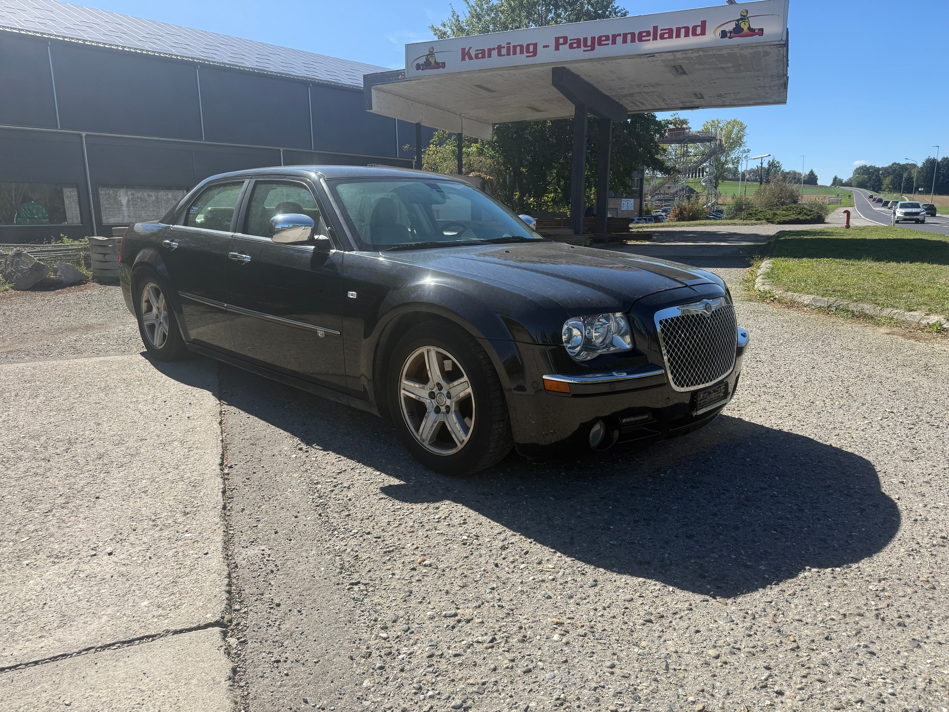 CHRYSLER 300C-image-8