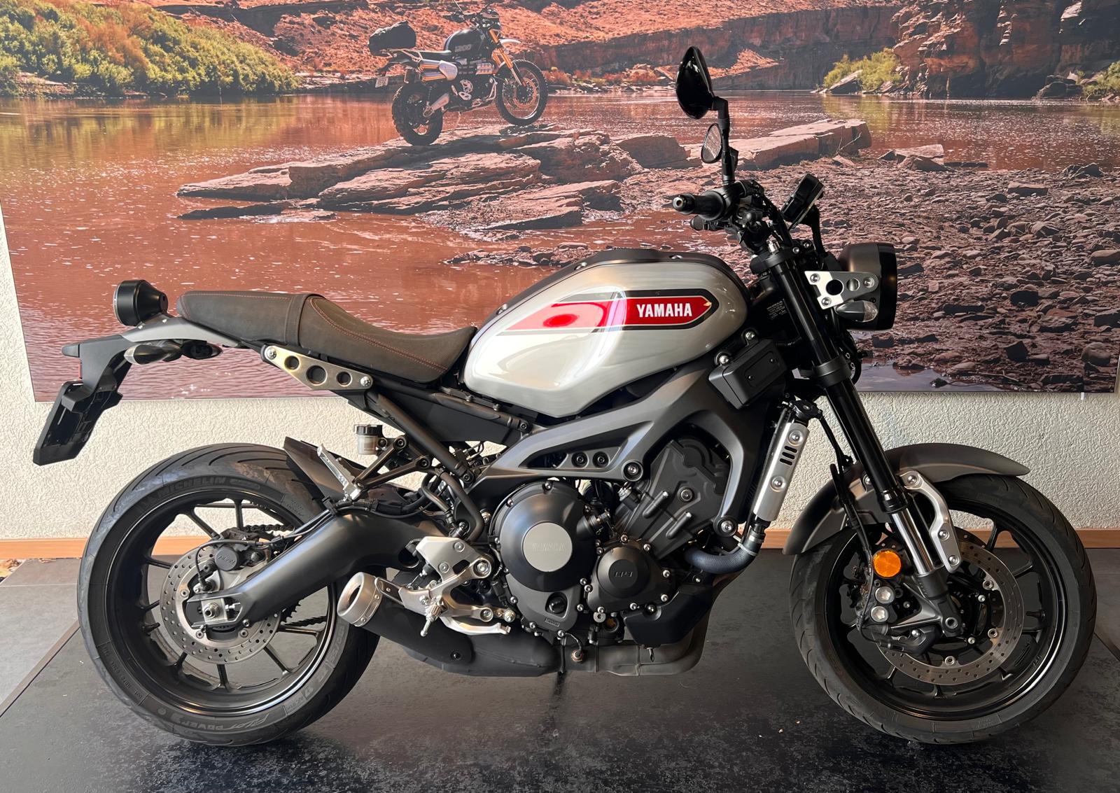 YAMAHA XSR 900-image-0