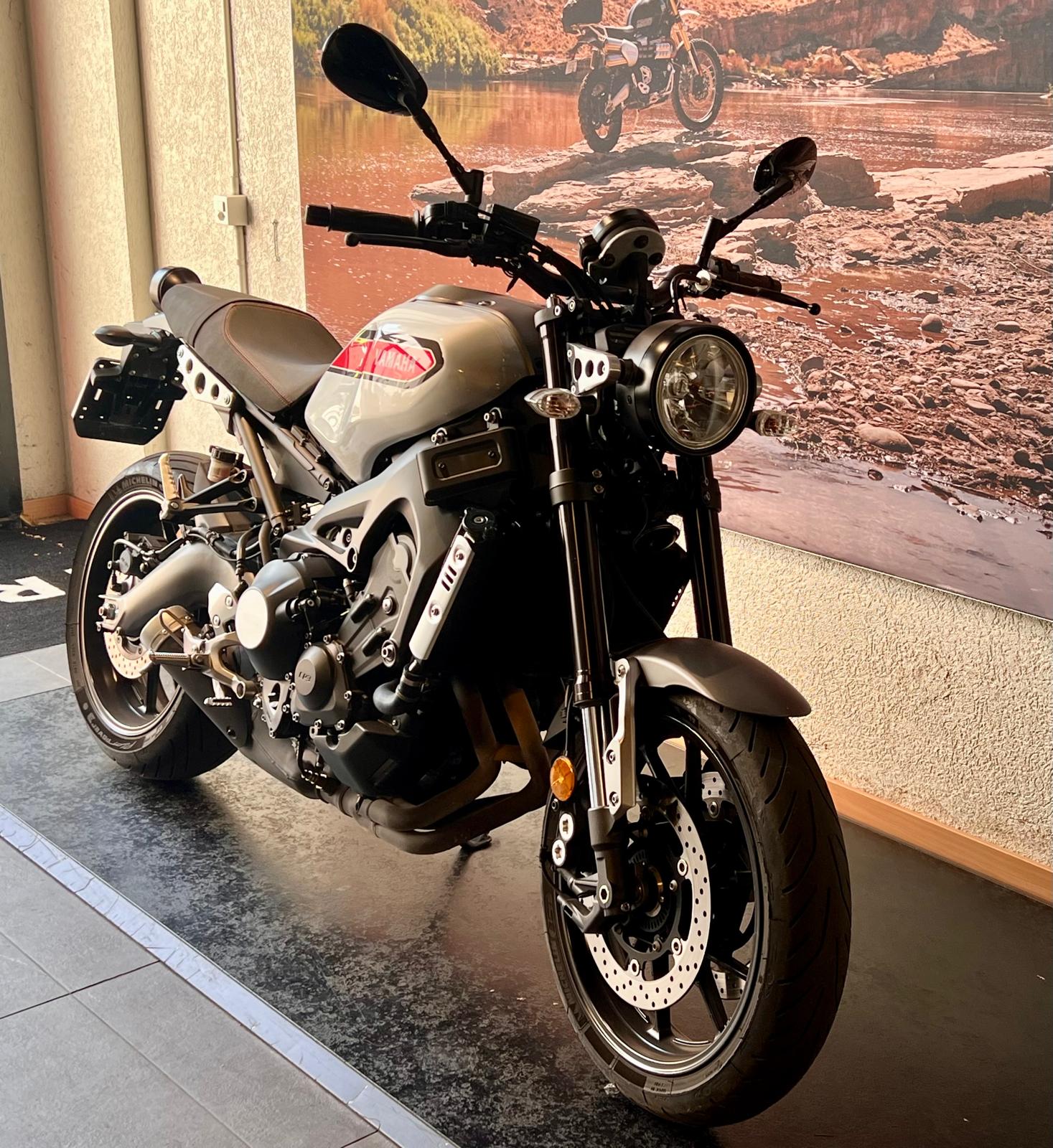 YAMAHA XSR 900-image-1