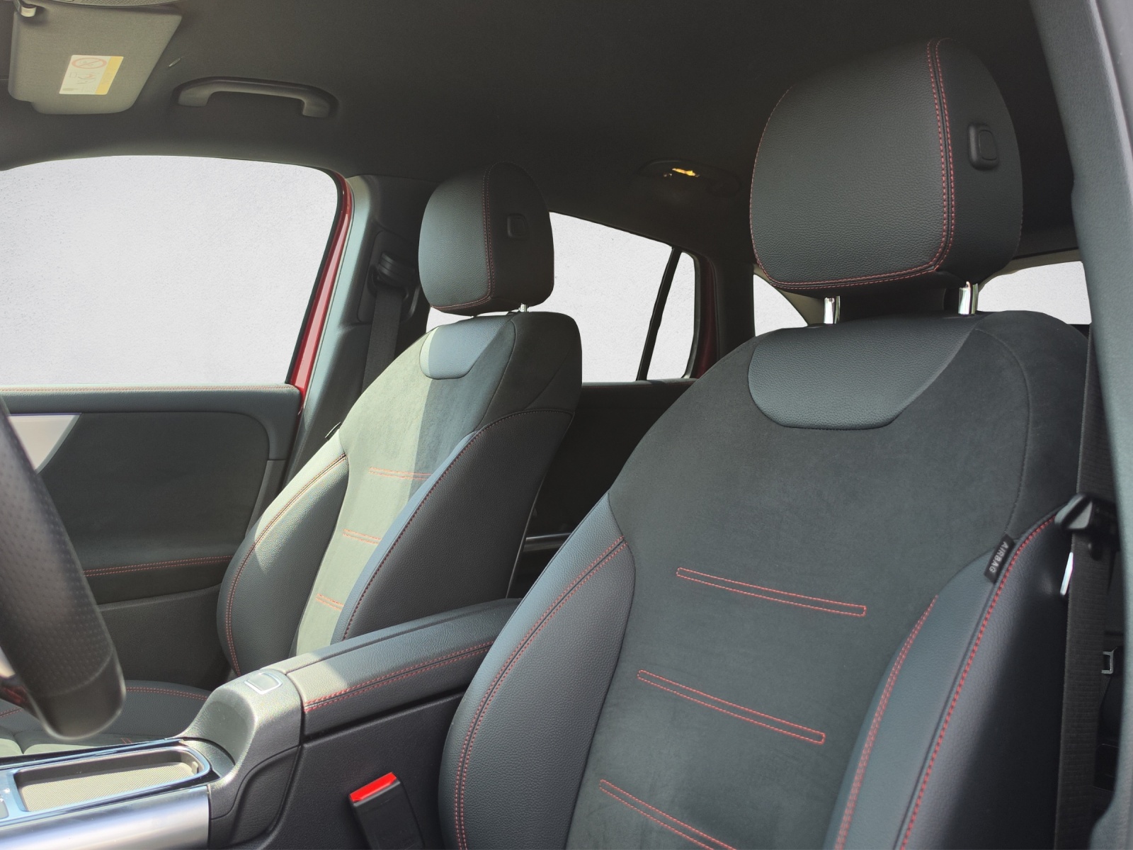 MERCEDES-BENZ EQA 350 66,5 kWh 4Matic AMG Line Excellence Edition-image-13