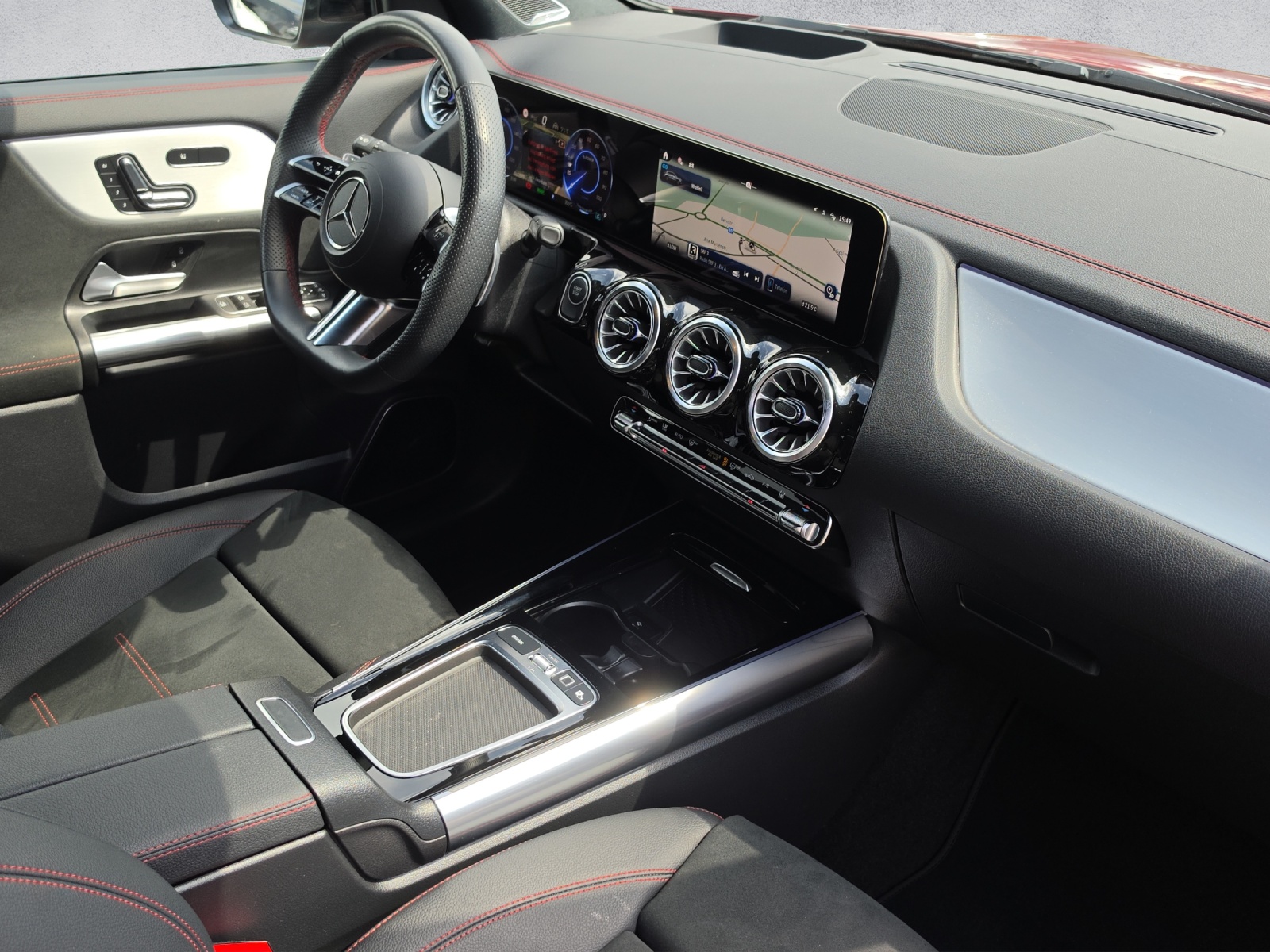 MERCEDES-BENZ EQA 350 66,5 kWh 4Matic AMG Line Excellence Edition-image-9