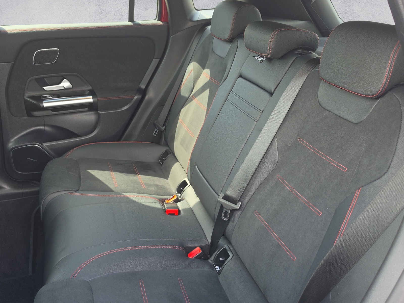 MERCEDES-BENZ EQA 350 66,5 kWh 4Matic AMG Line Excellence Edition-image-15