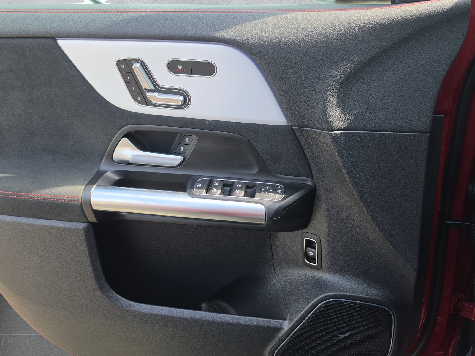MERCEDES-BENZ EQA 350 66,5 kWh 4Matic AMG Line Excellence Edition-image-14