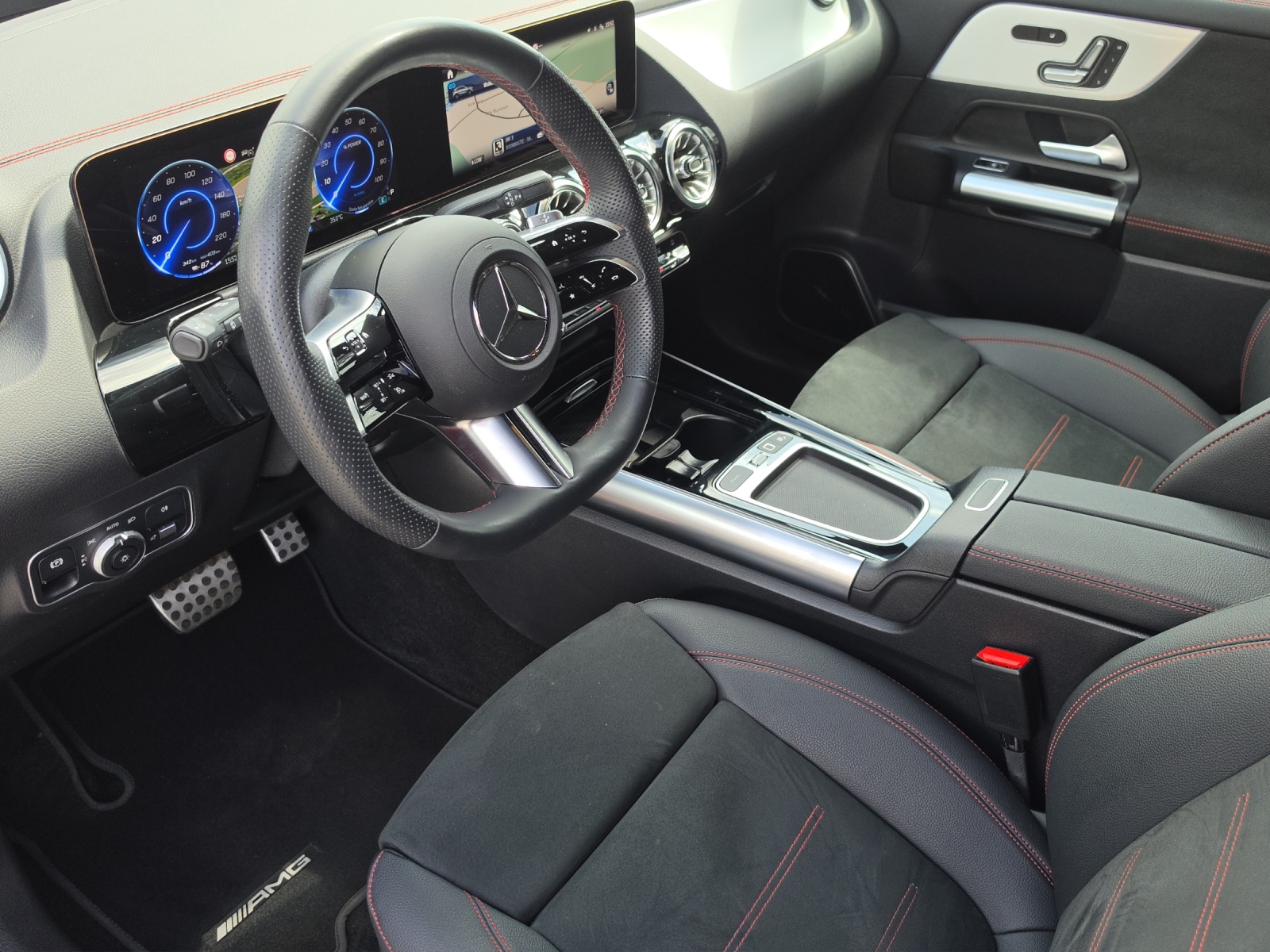 MERCEDES-BENZ EQA 350 66,5 kWh 4Matic AMG Line Excellence Edition-image-10