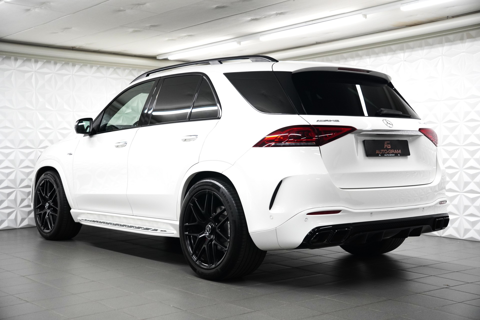 MERCEDES-BENZ GLE 53 AMG 4Matic+ 9G-Speedshift-showroom-element-2