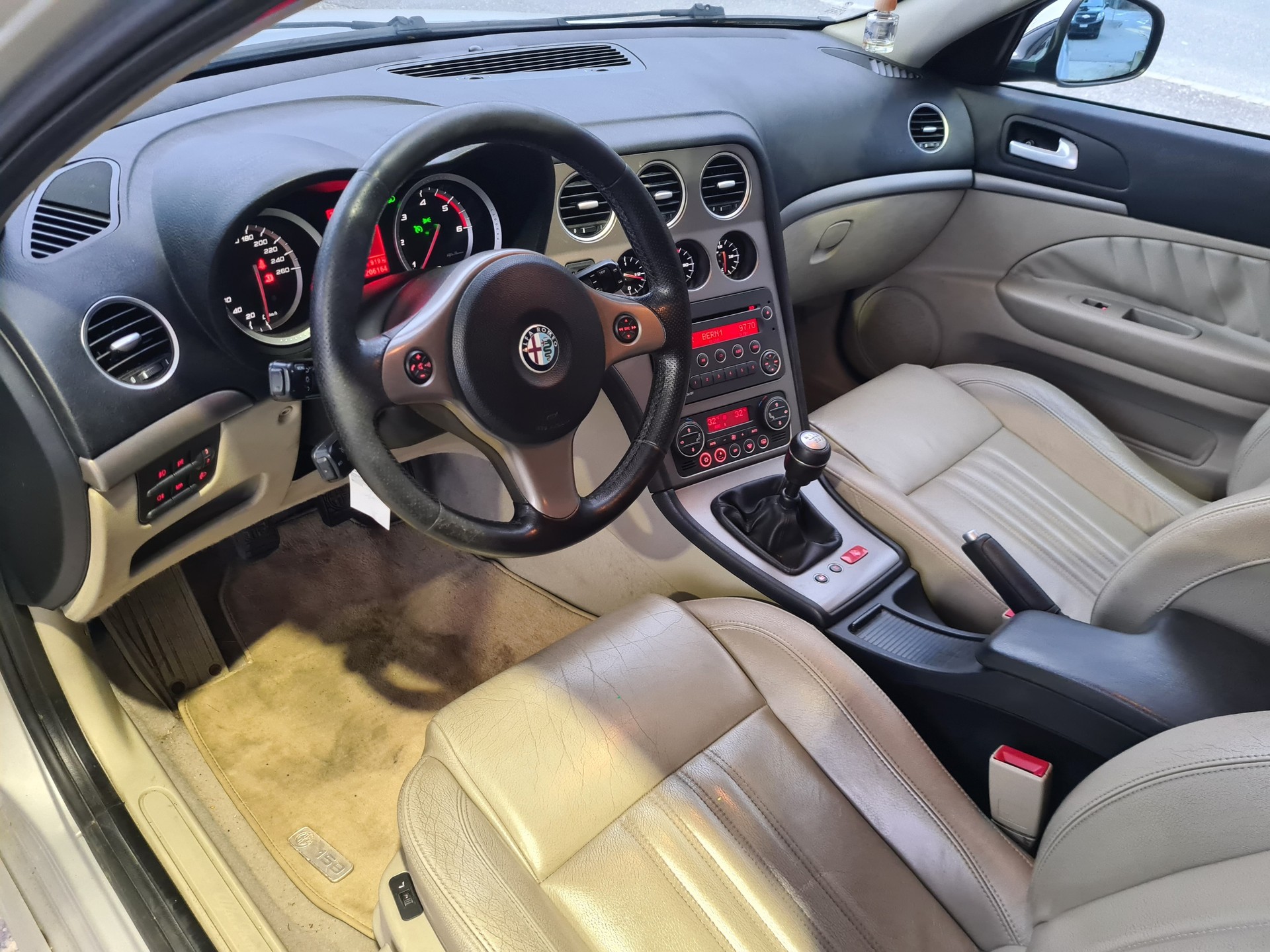 ALFA ROMEO 159 Sportwagon 1.9 JTD Lusso Limited Edition-image-7