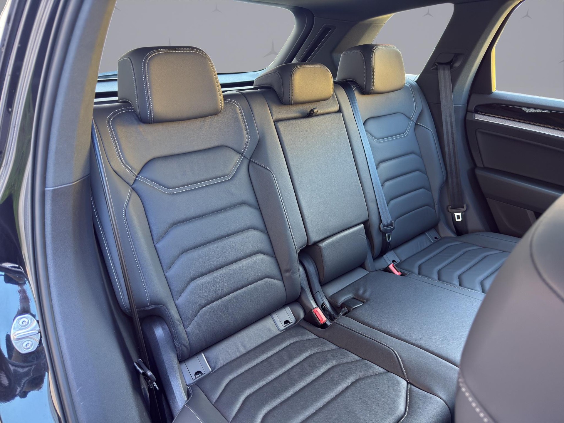 VW Touareg 3.0 V6 TDI 286 R-Line-image-16