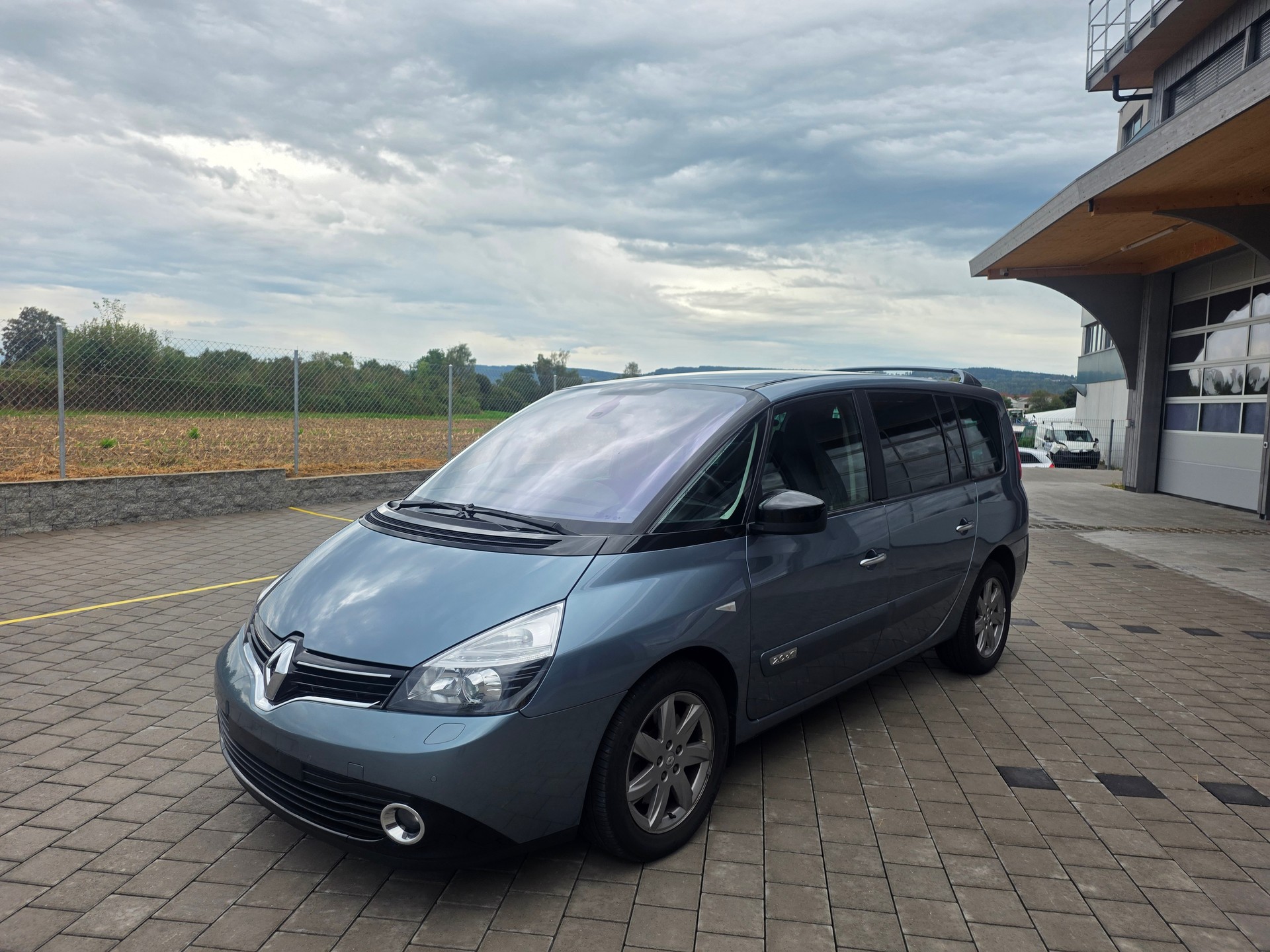 RENAULT Grand Espace 2.0 dCi Swiss Edition-image-3