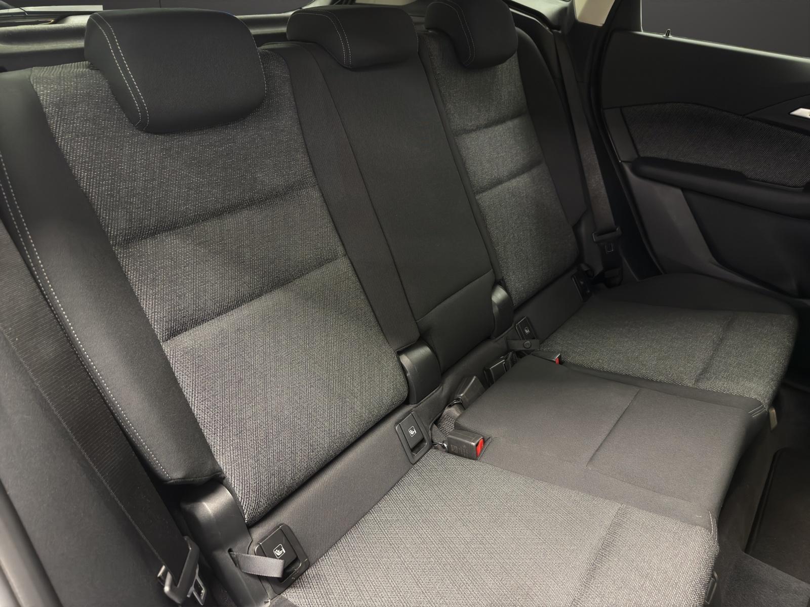 BMW 218d Active Tourer-image-18