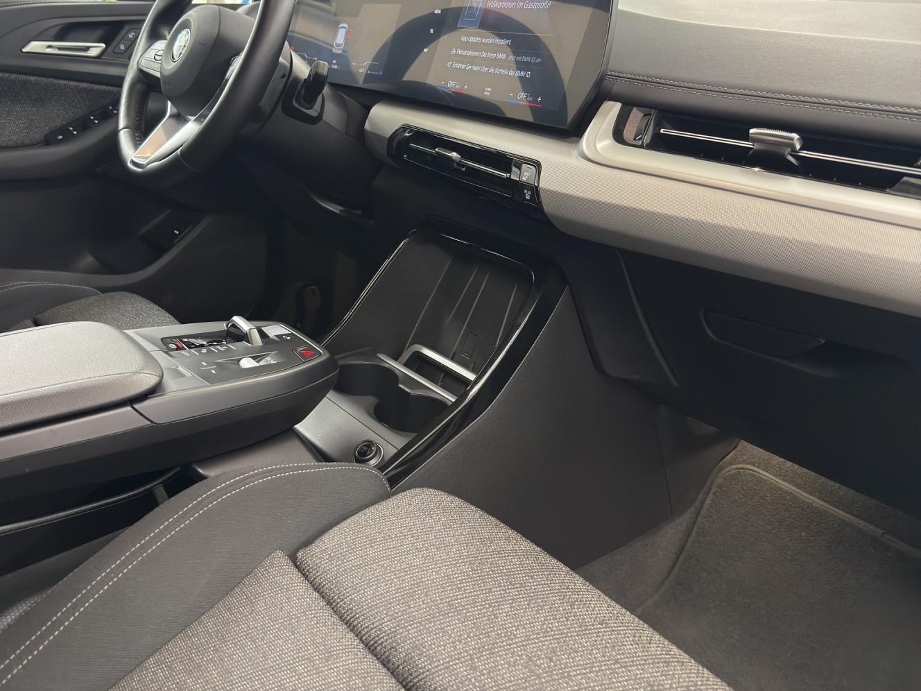 BMW 218d Active Tourer-image-21