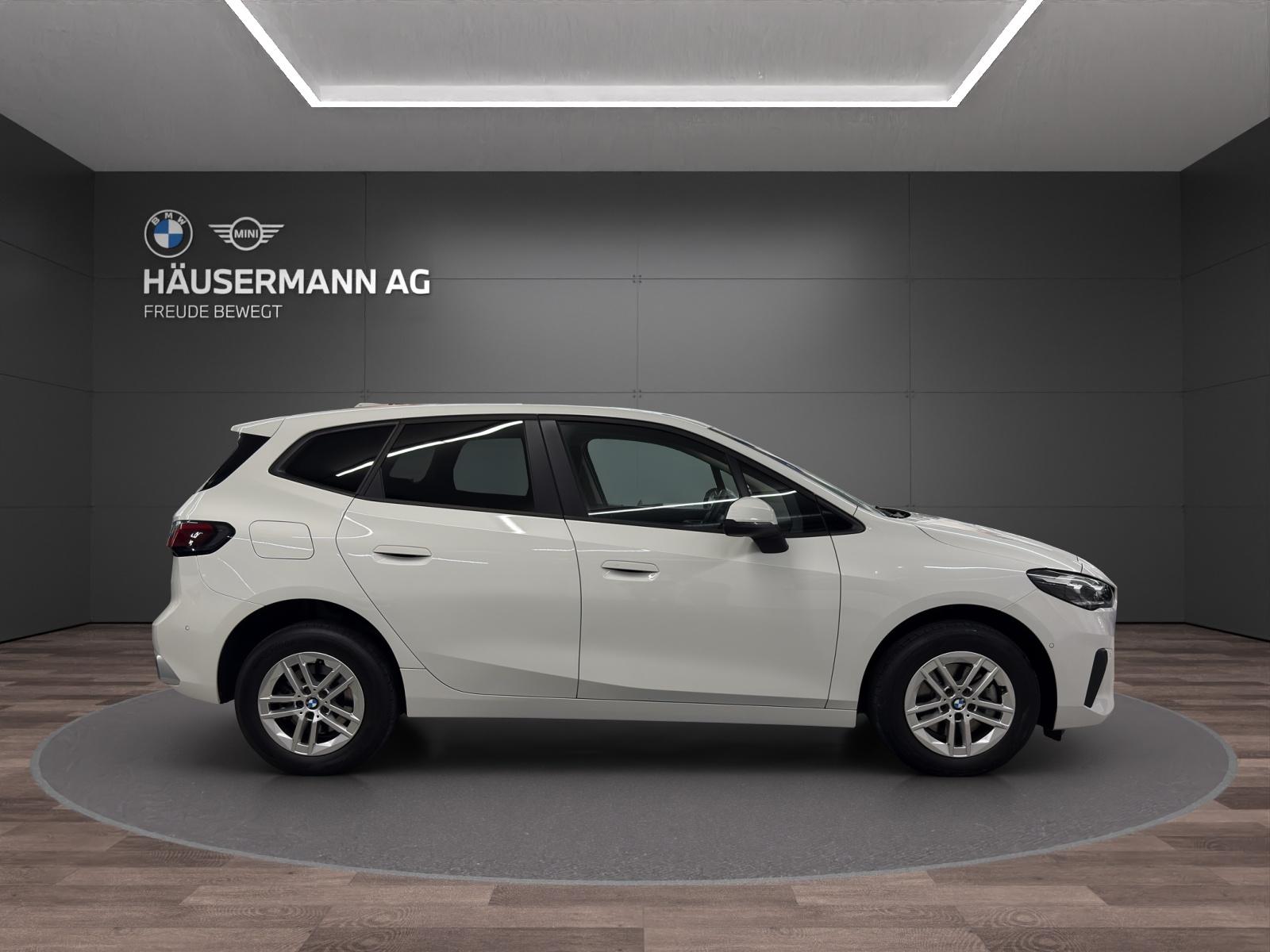 BMW 218d Active Tourer-showroom-element-3