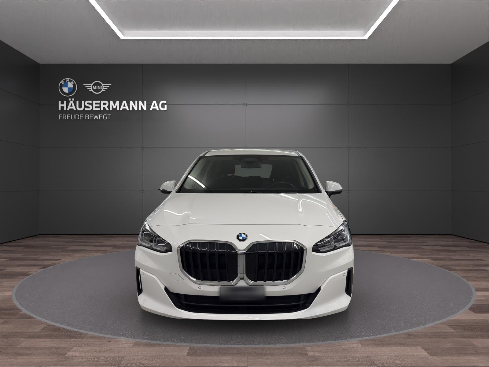 BMW 218d Active Tourer-showroom-element-1