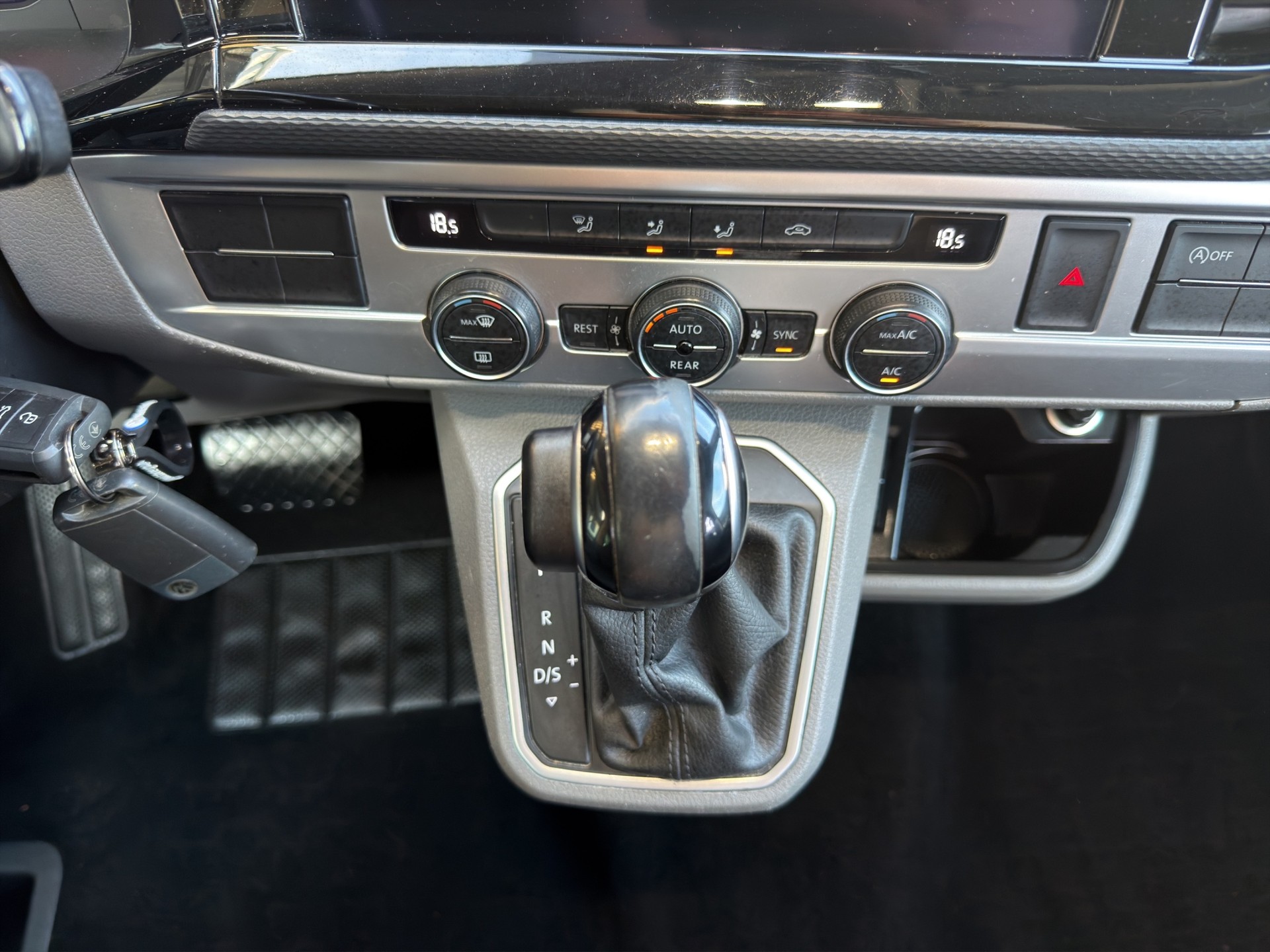 VW T6.1 Caravelle 2.0 BiTDI Comfortline Liberty DSG / AHK-image-14