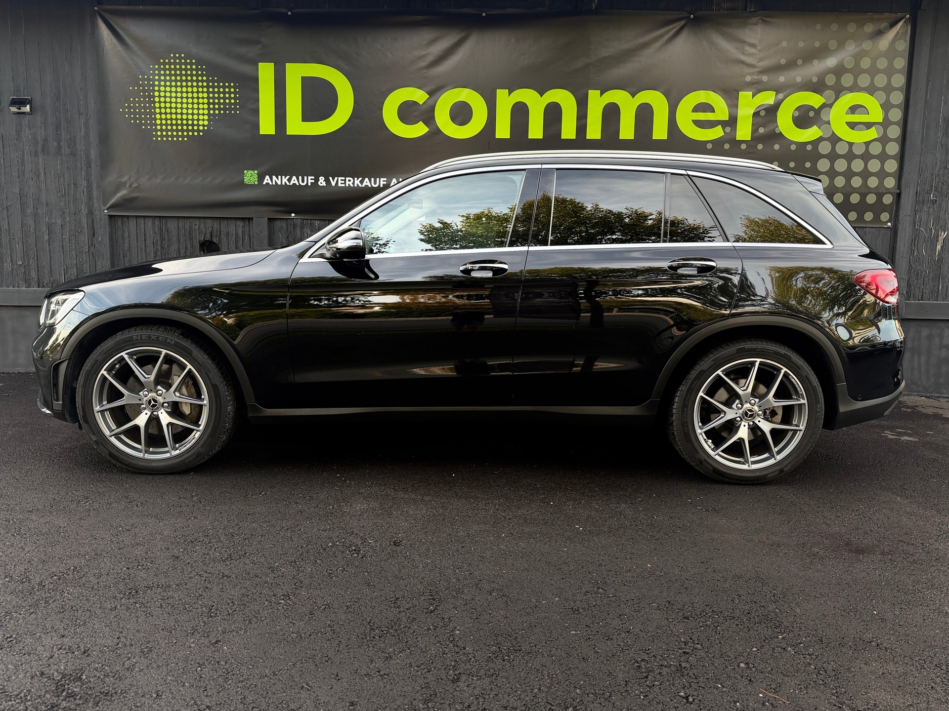 MERCEDES-BENZ GLC 300 d AMG Line 4Matic 9G-Tronic-showroom-element-2