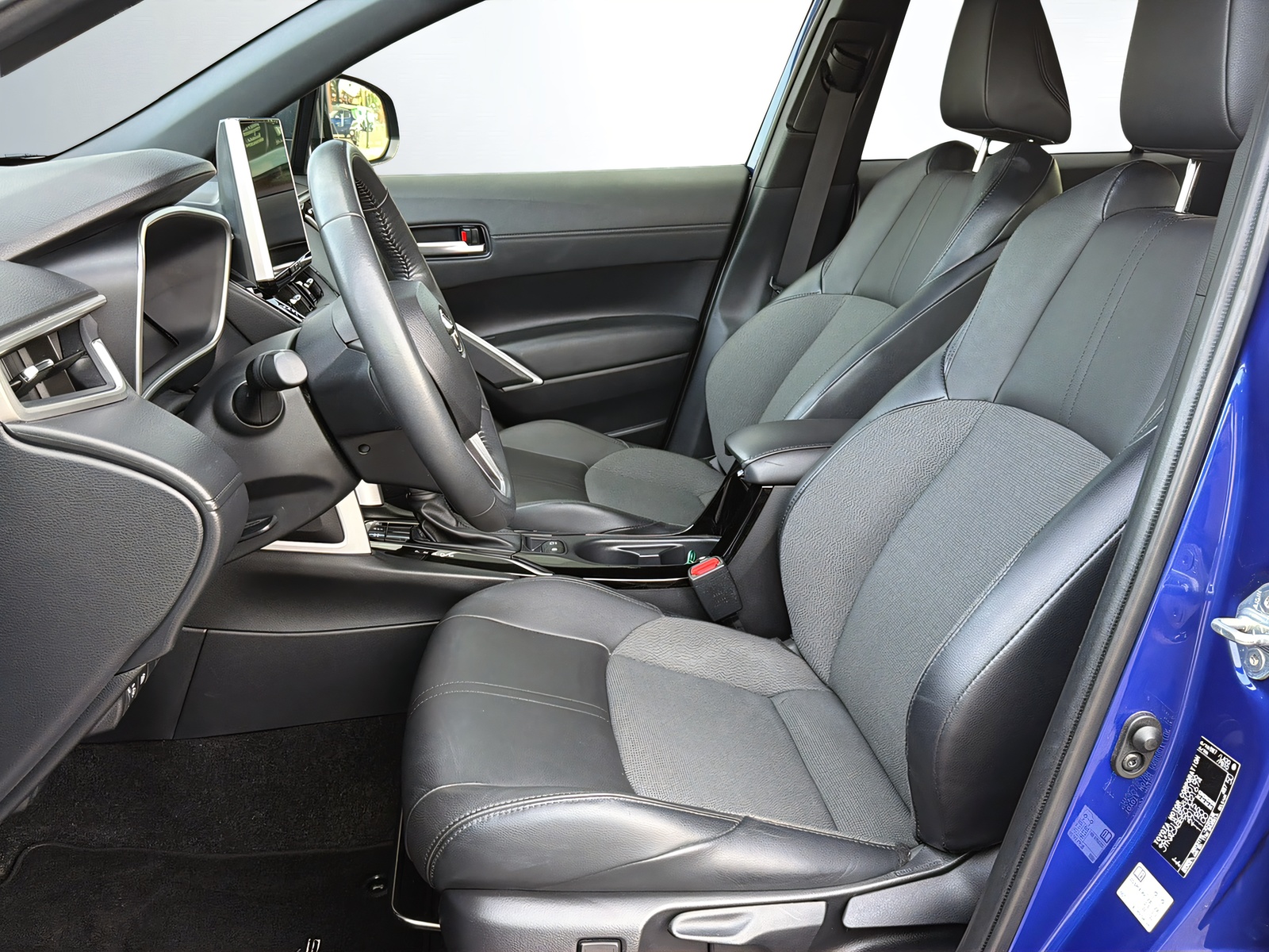TOYOTA Corolla Cross 2.0 4WD Trend e-CVT-showroom-element-3