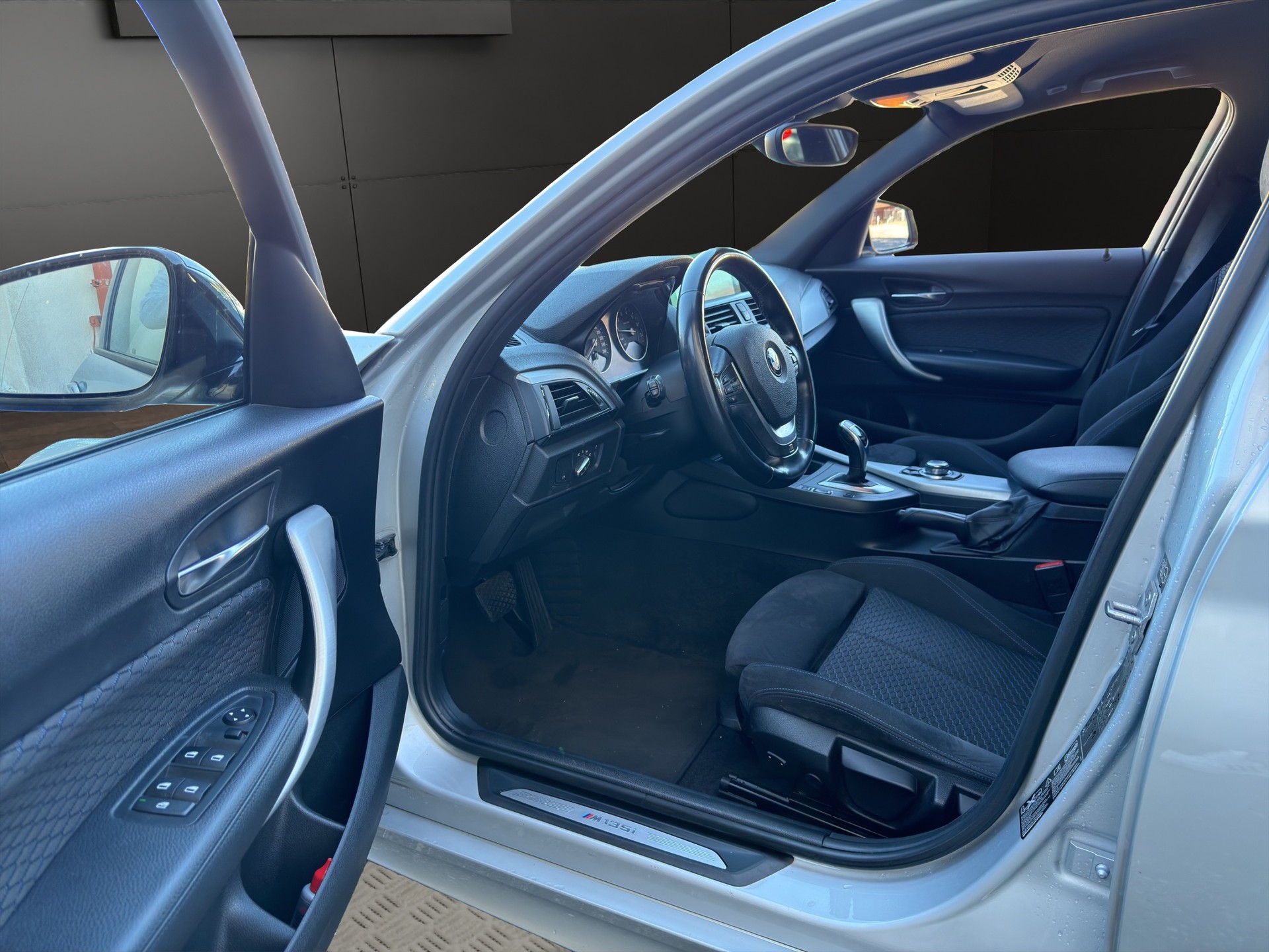 BMW M135i xDrive Steptronic-image-8
