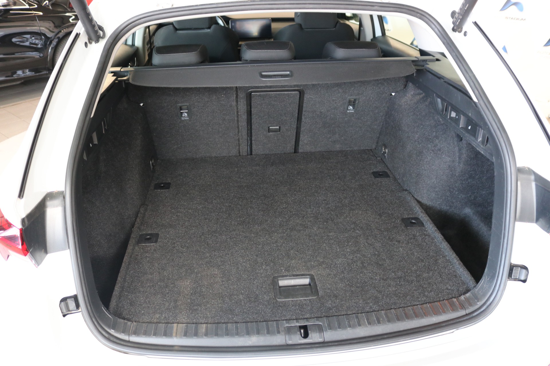SKODA Octavia Combi 2.0 TDI DSG Ambition 4x4-image-35