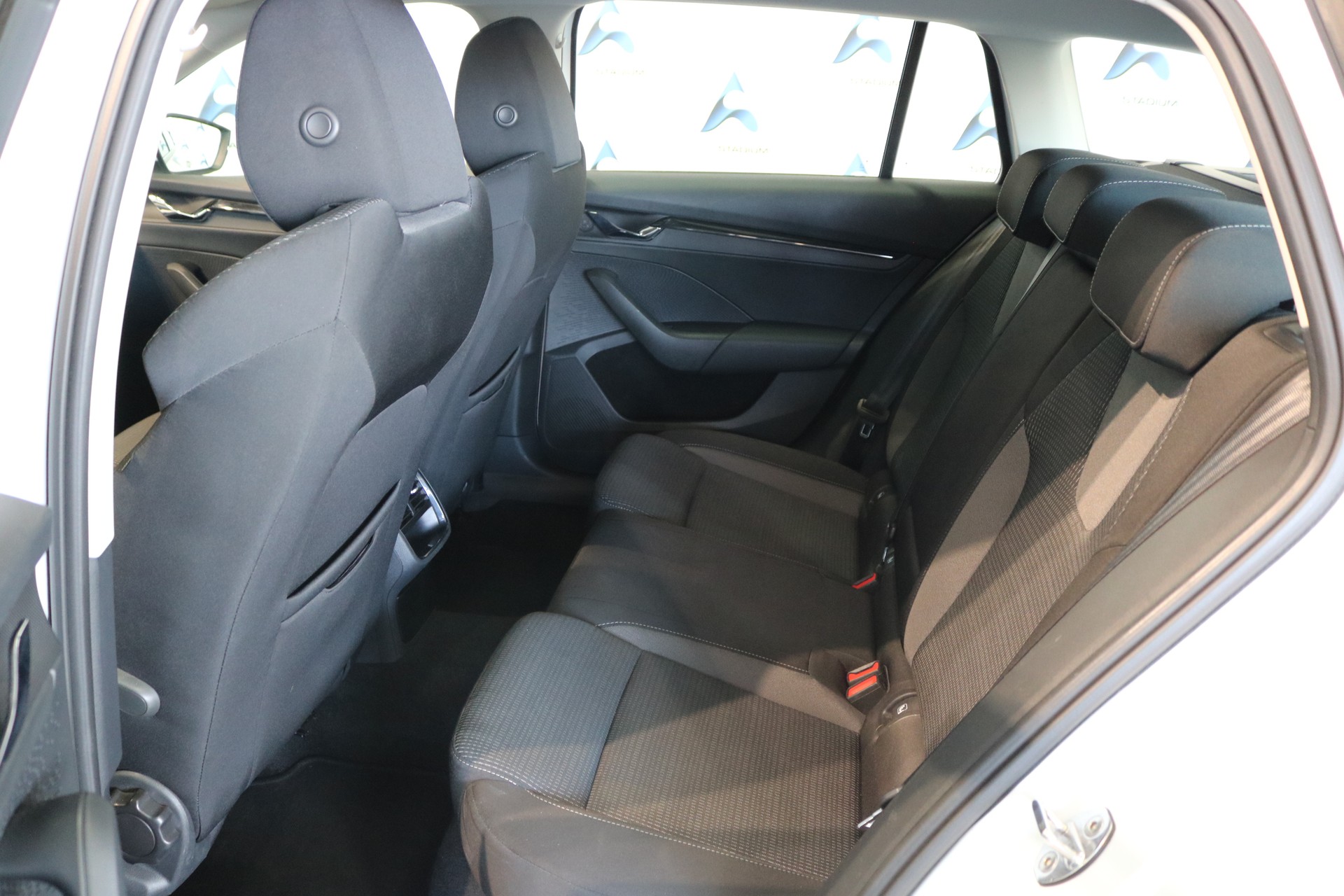 SKODA Octavia Combi 2.0 TDI DSG Ambition 4x4-image-4