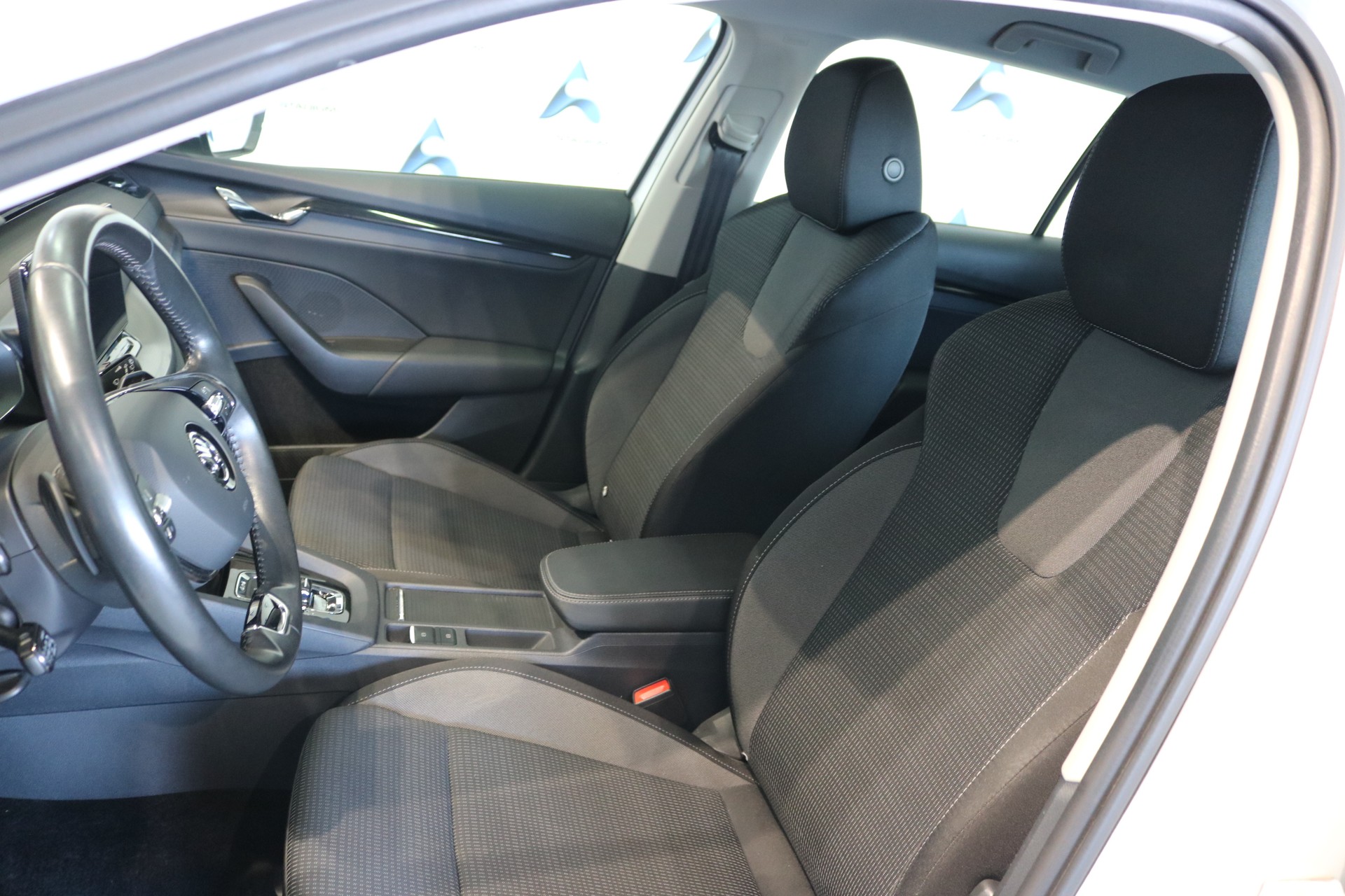 SKODA Octavia Combi 2.0 TDI DSG Ambition 4x4-image-41
