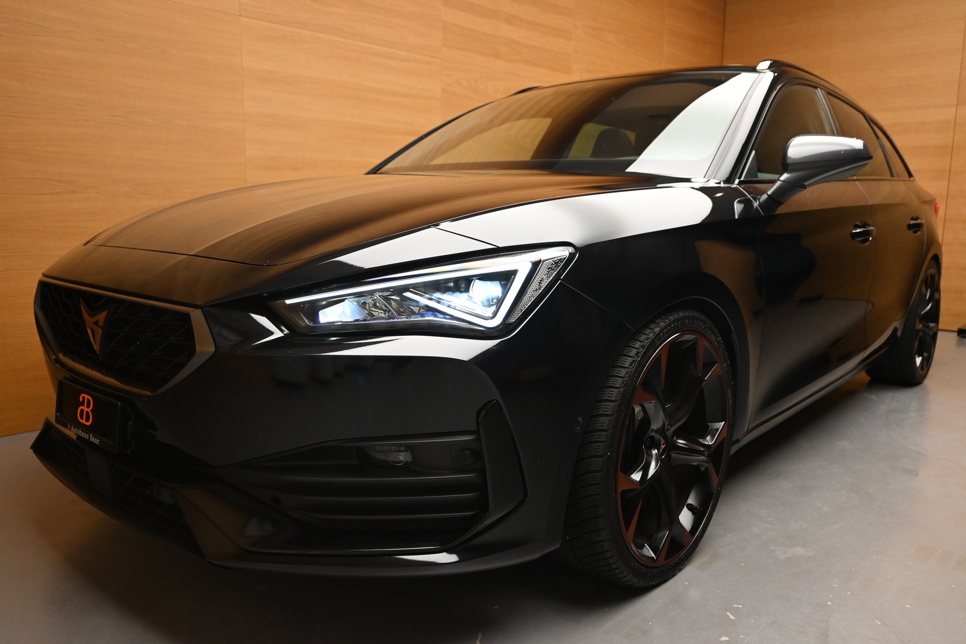 CUPRA LEON ST 2.0 TSI VZ DSG 4Drive-showroom-element-1