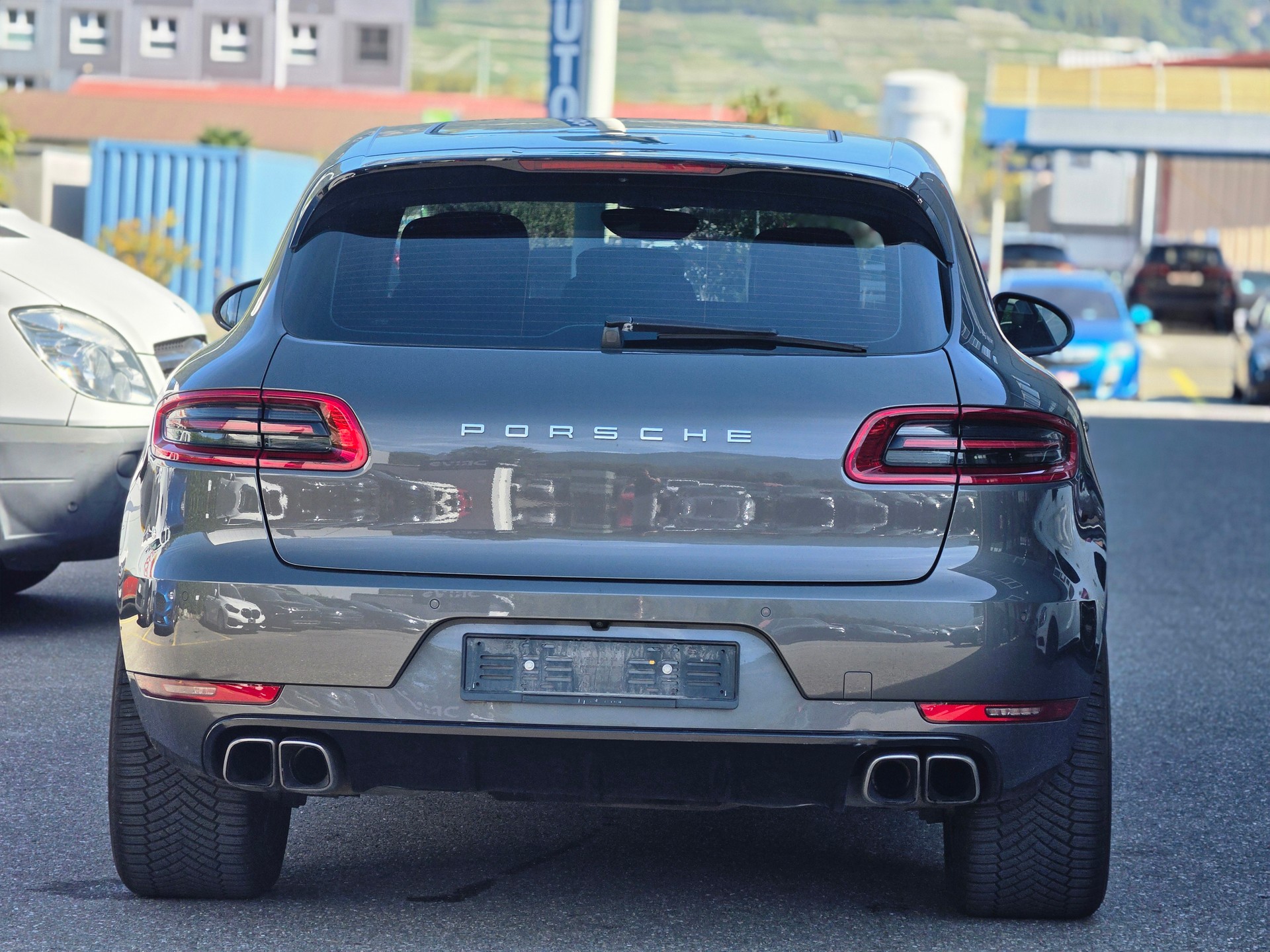 PORSCHE Macan Turbo PDK-showroom-element-3