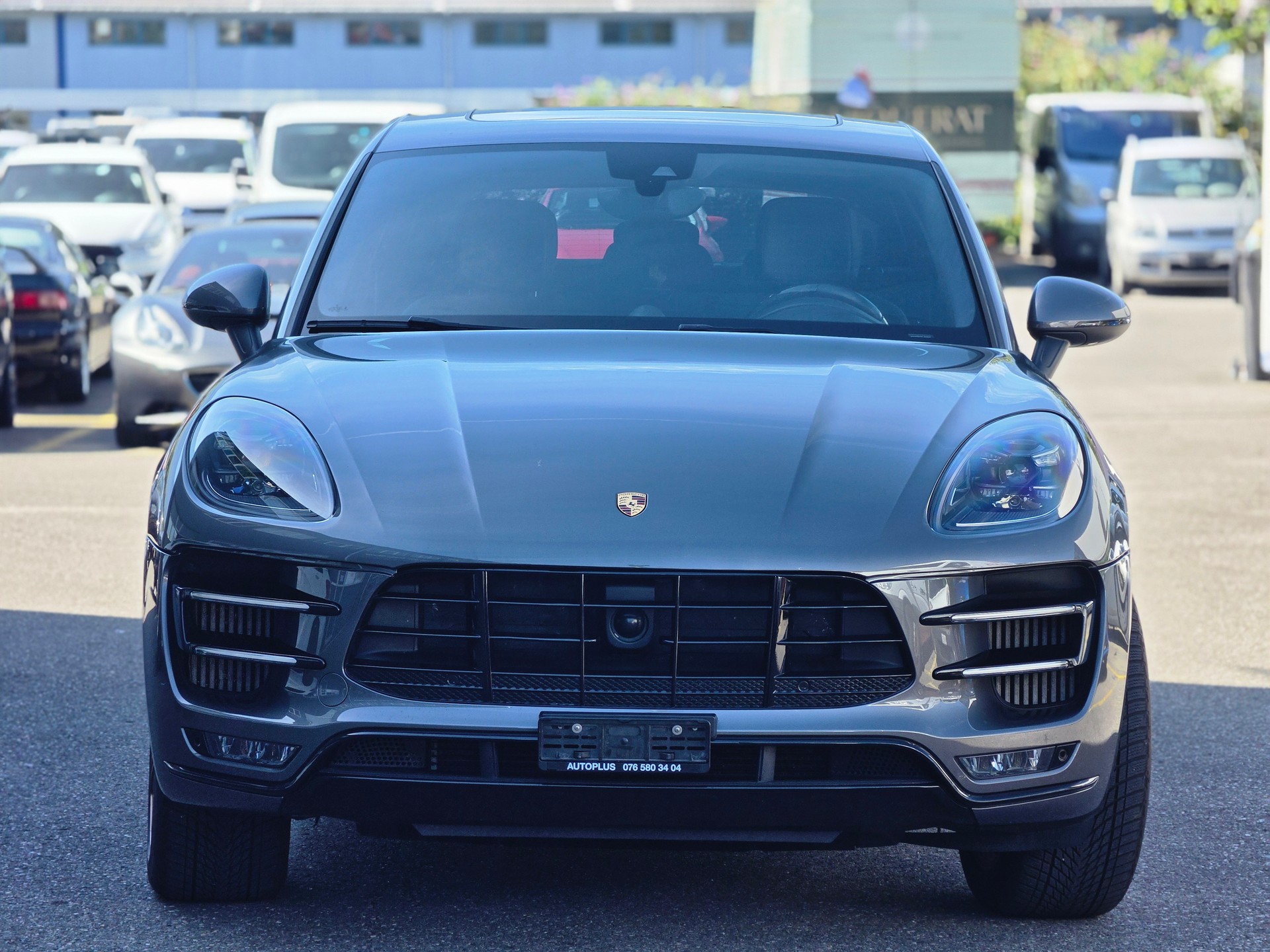 PORSCHE Macan Turbo PDK-showroom-element-1