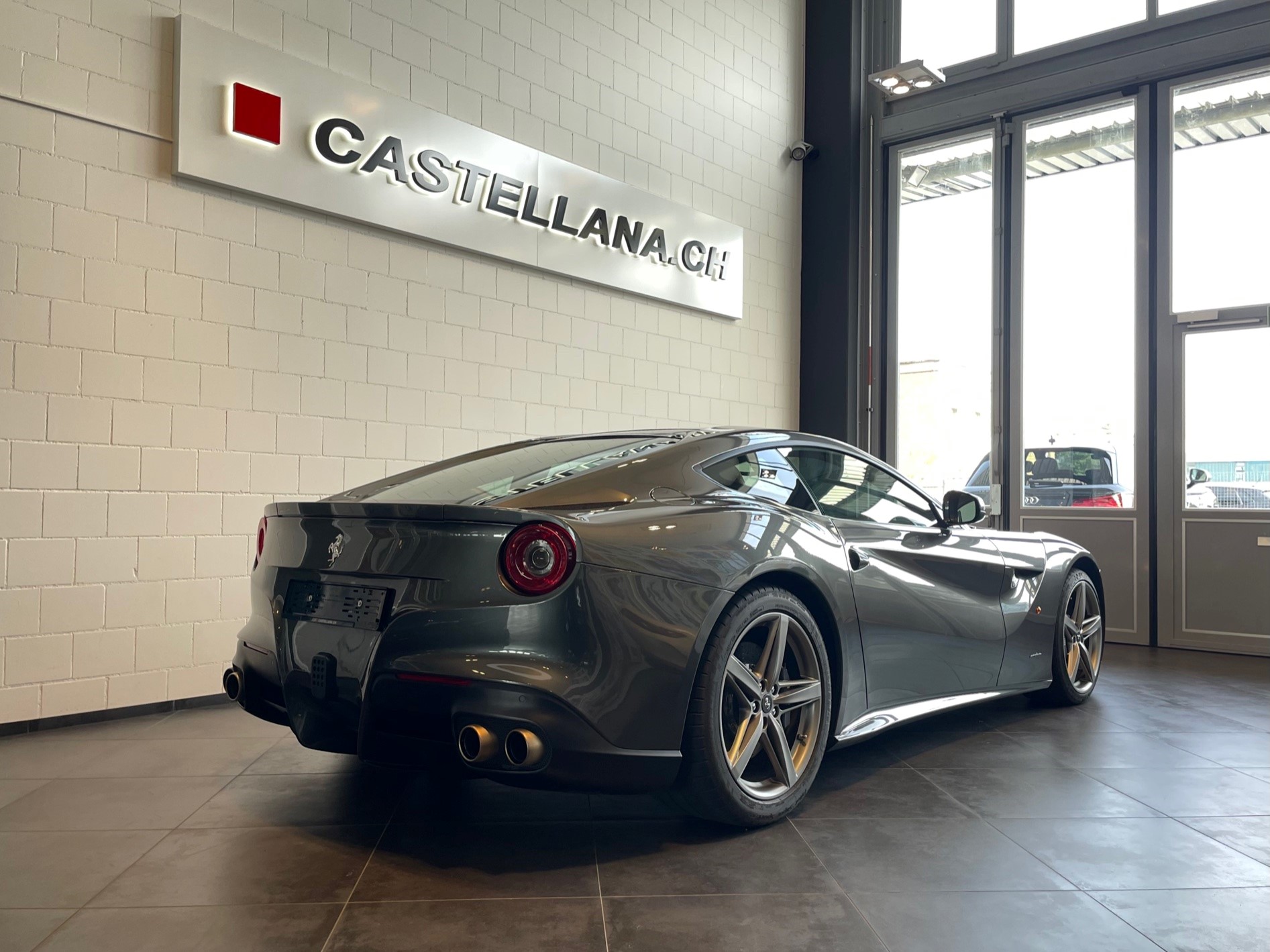 FERRARI F12 Berlinetta-image-6