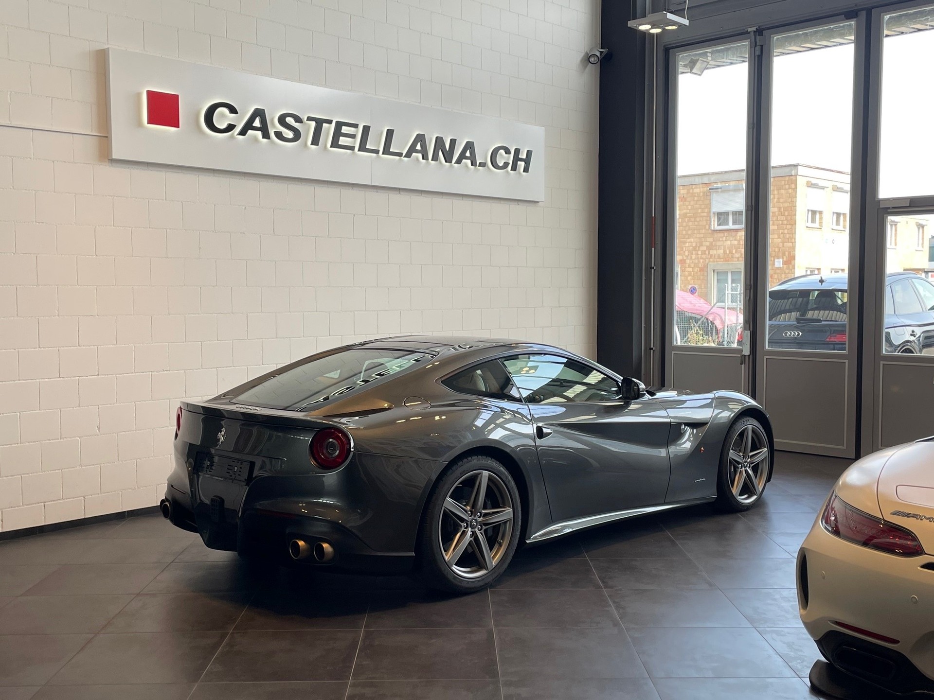 FERRARI F12 Berlinetta-image-5