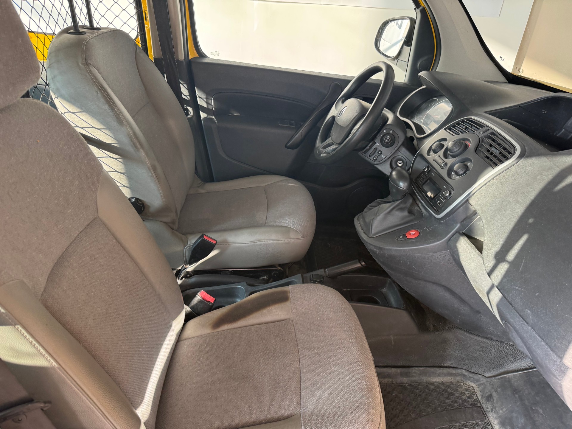 RENAULT Kangoo Medium TCe 115 Business A-image-24