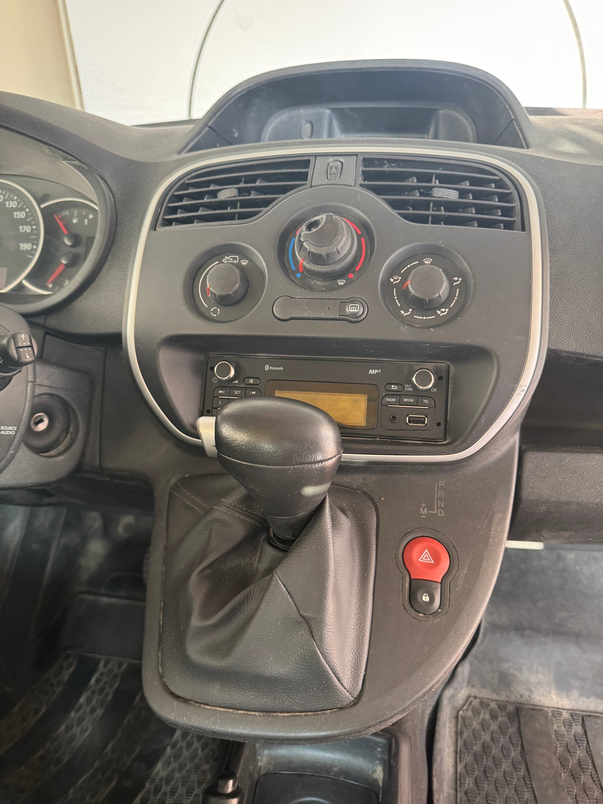 RENAULT Kangoo Medium TCe 115 Business A-image-22