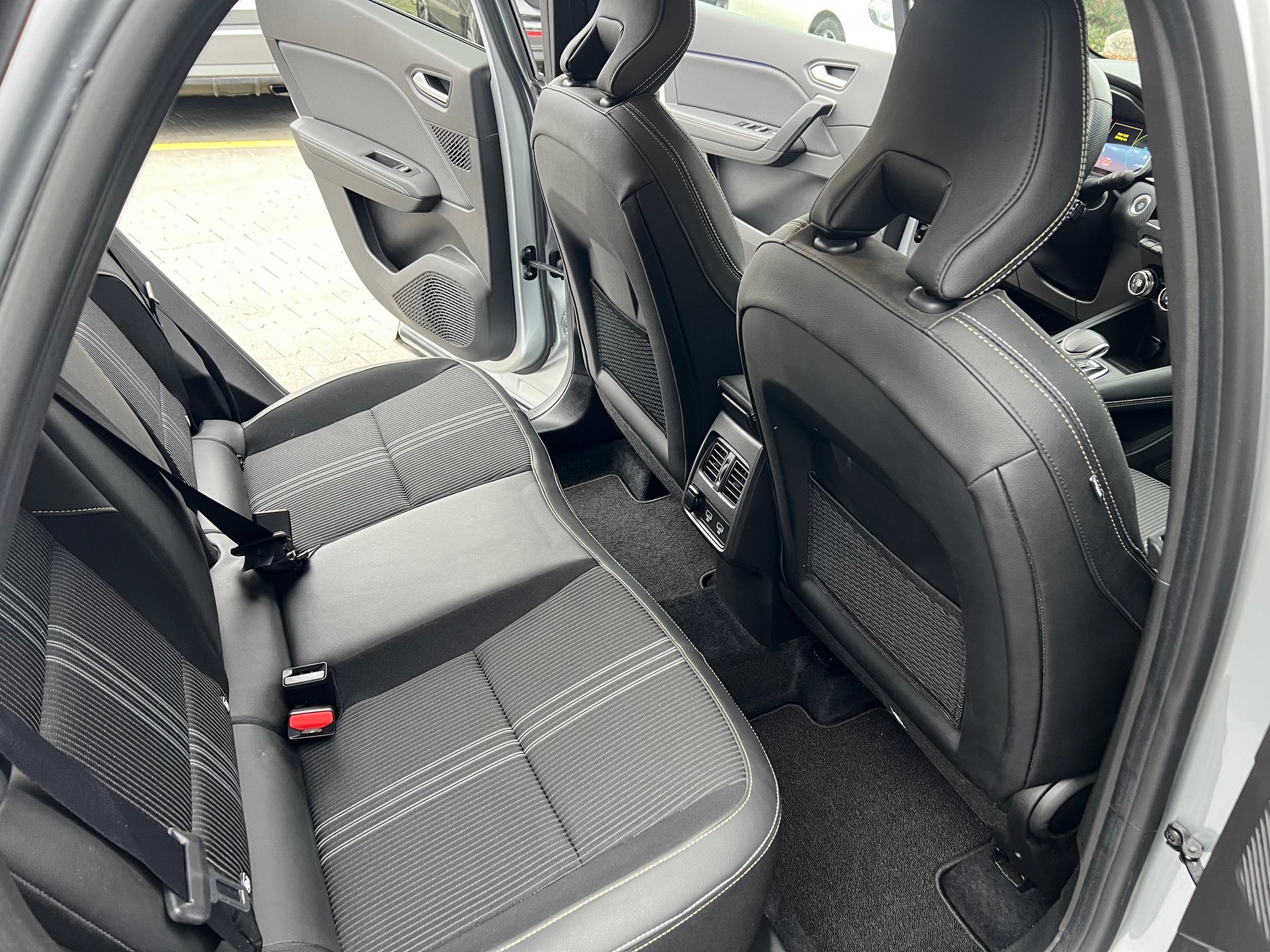 RENAULT Captur 1.6 E-Tech 145 E-Tech Engineered DHT-image-7