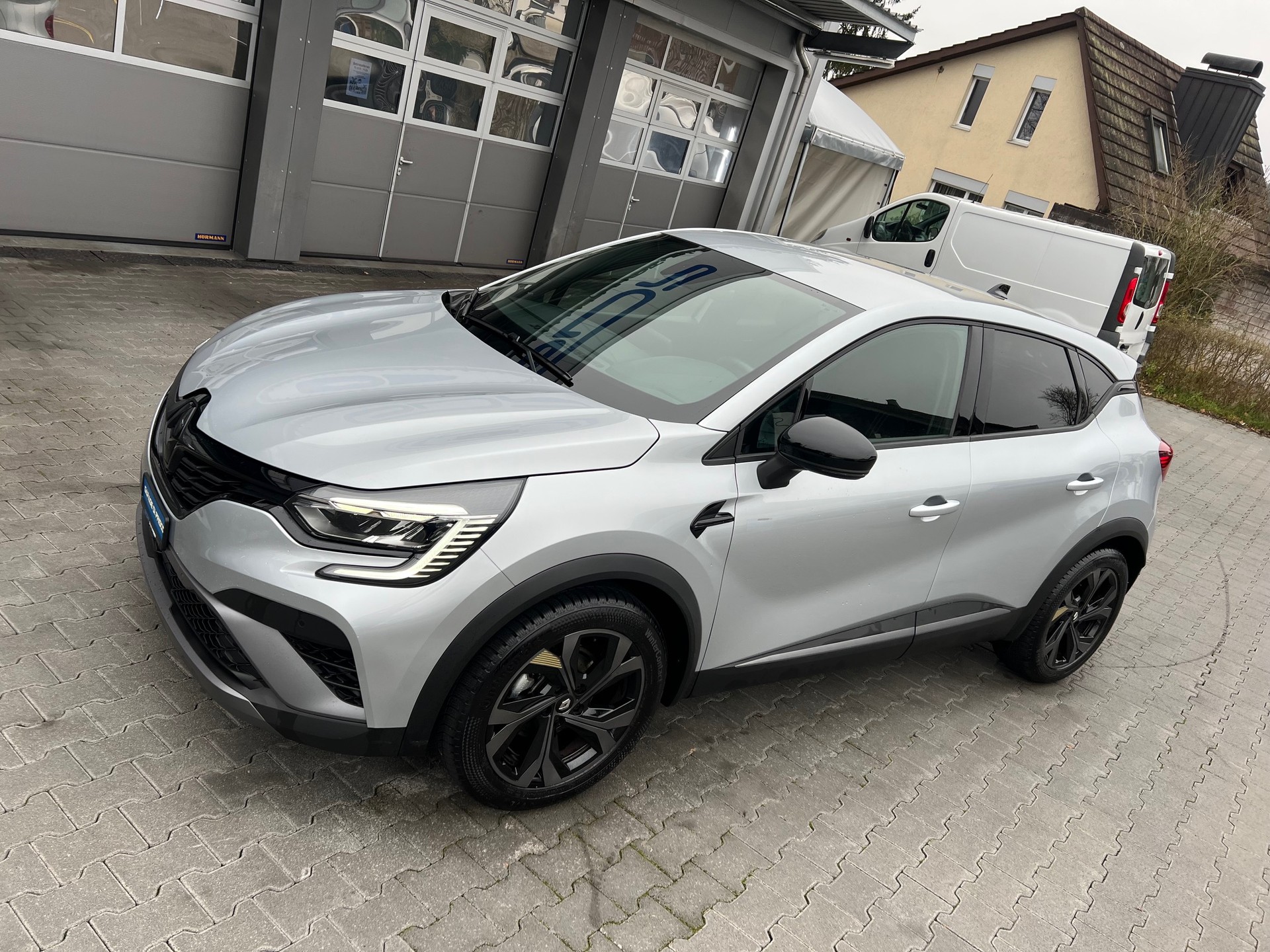 RENAULT Captur 1.6 E-Tech 145 E-Tech Engineered DHT-image-13