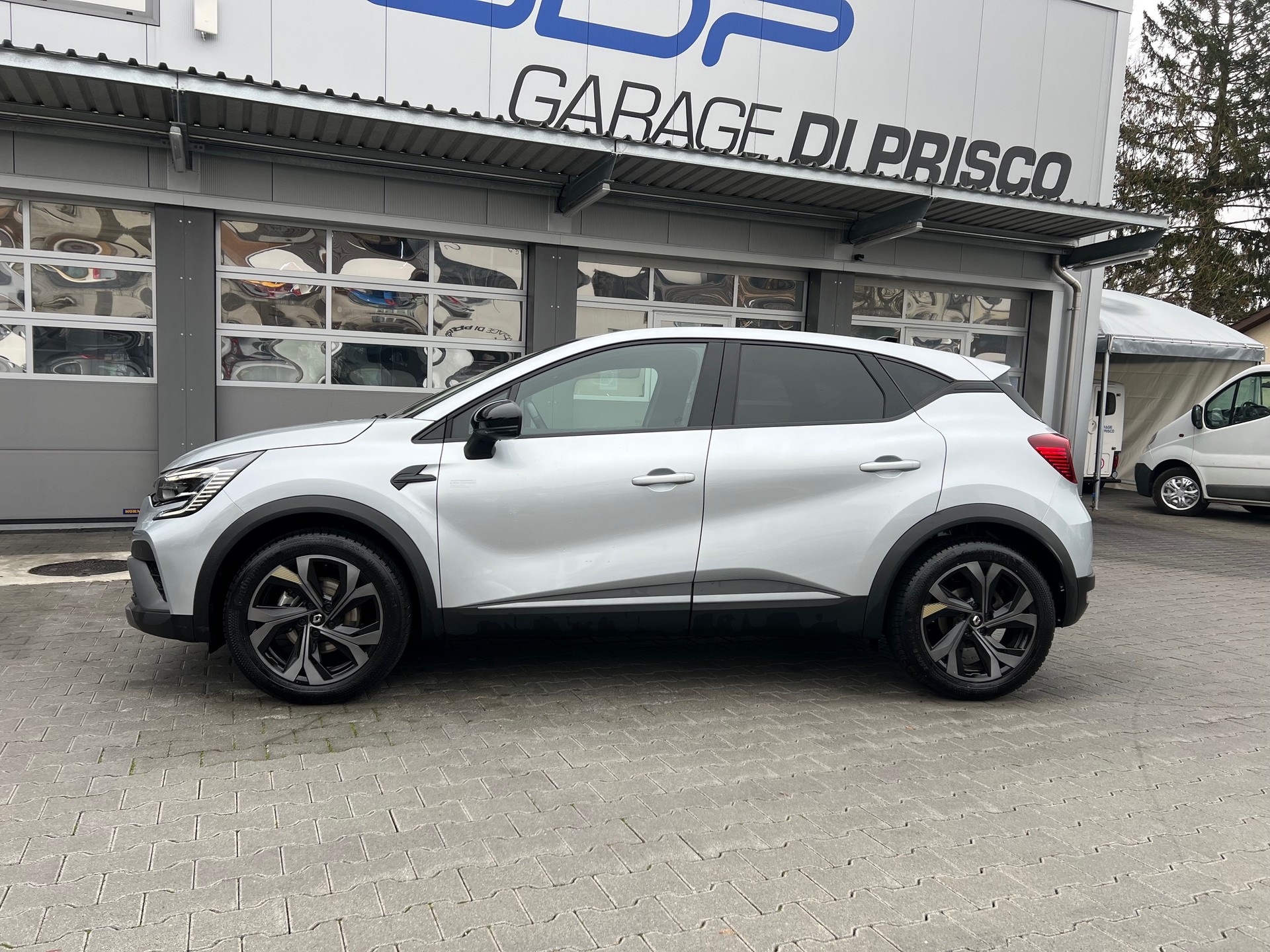 RENAULT Captur 1.6 E-Tech 145 E-Tech Engineered DHT-showroom-element-1