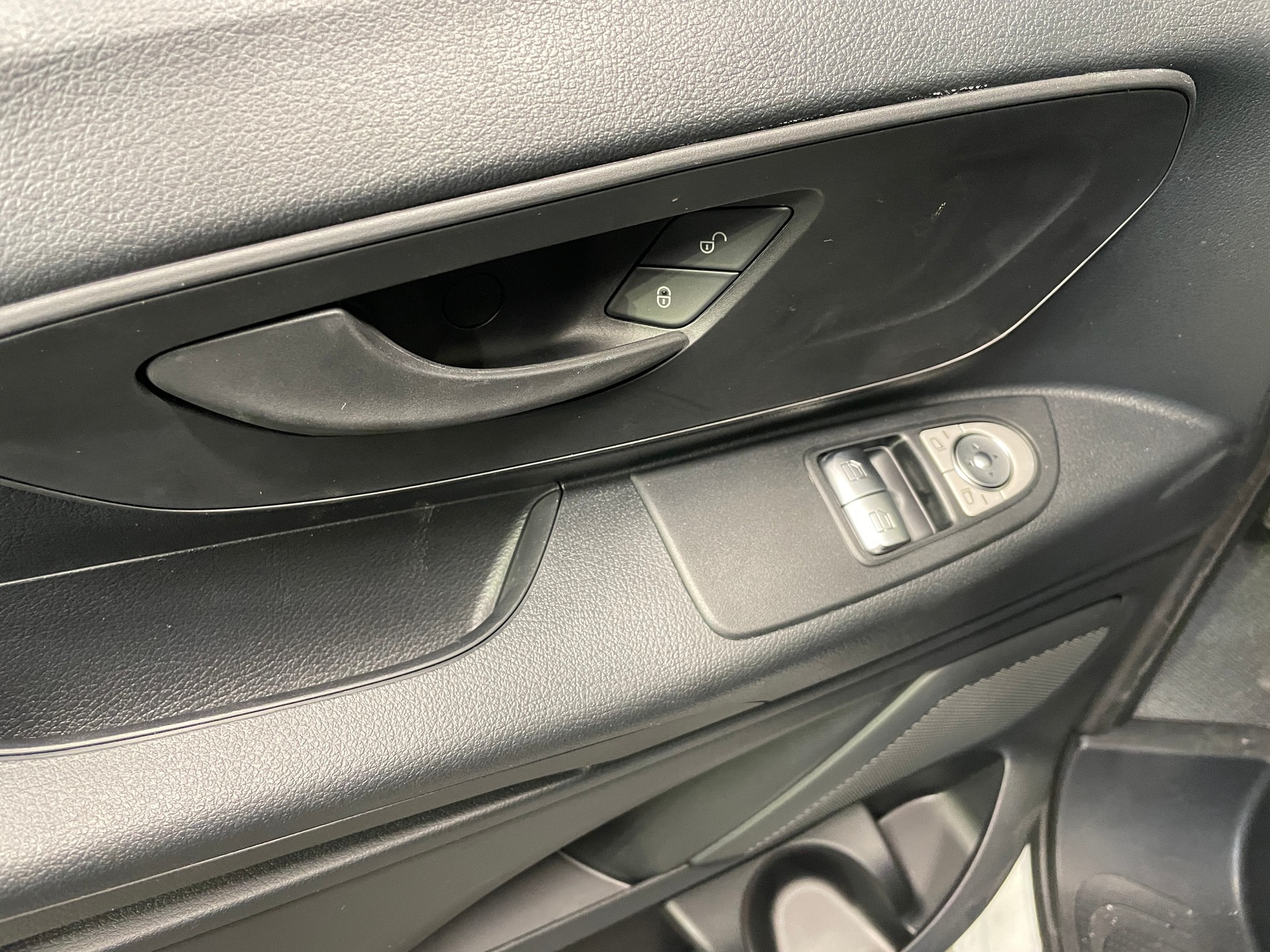 MERCEDES-BENZ Vito 114 CDI Lang 9G-Tronic 4M Base ALLRAD-image-21