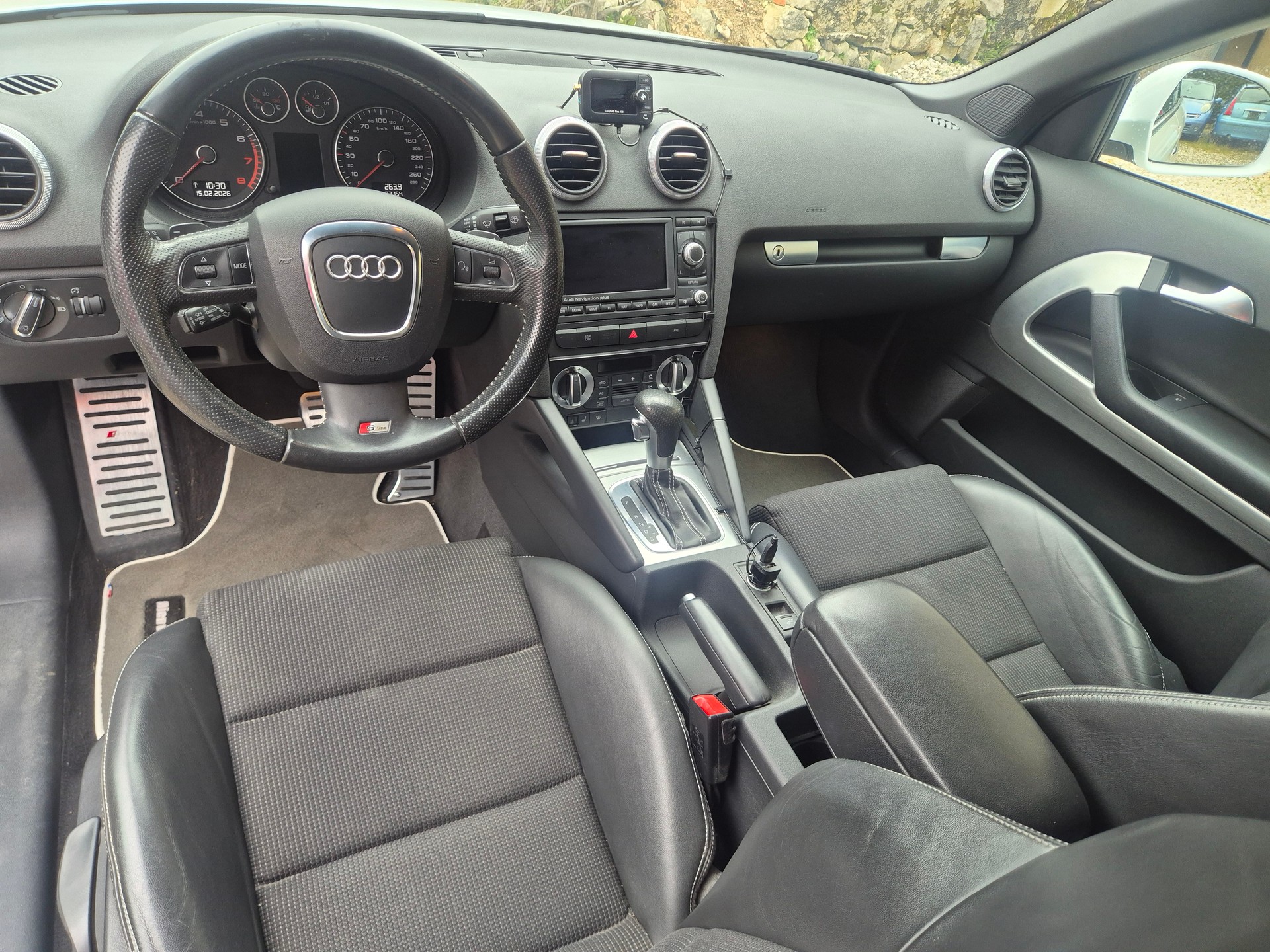 AUDI A3 Cabriolet 1.8 TFSI Style S-tronic-image-8
