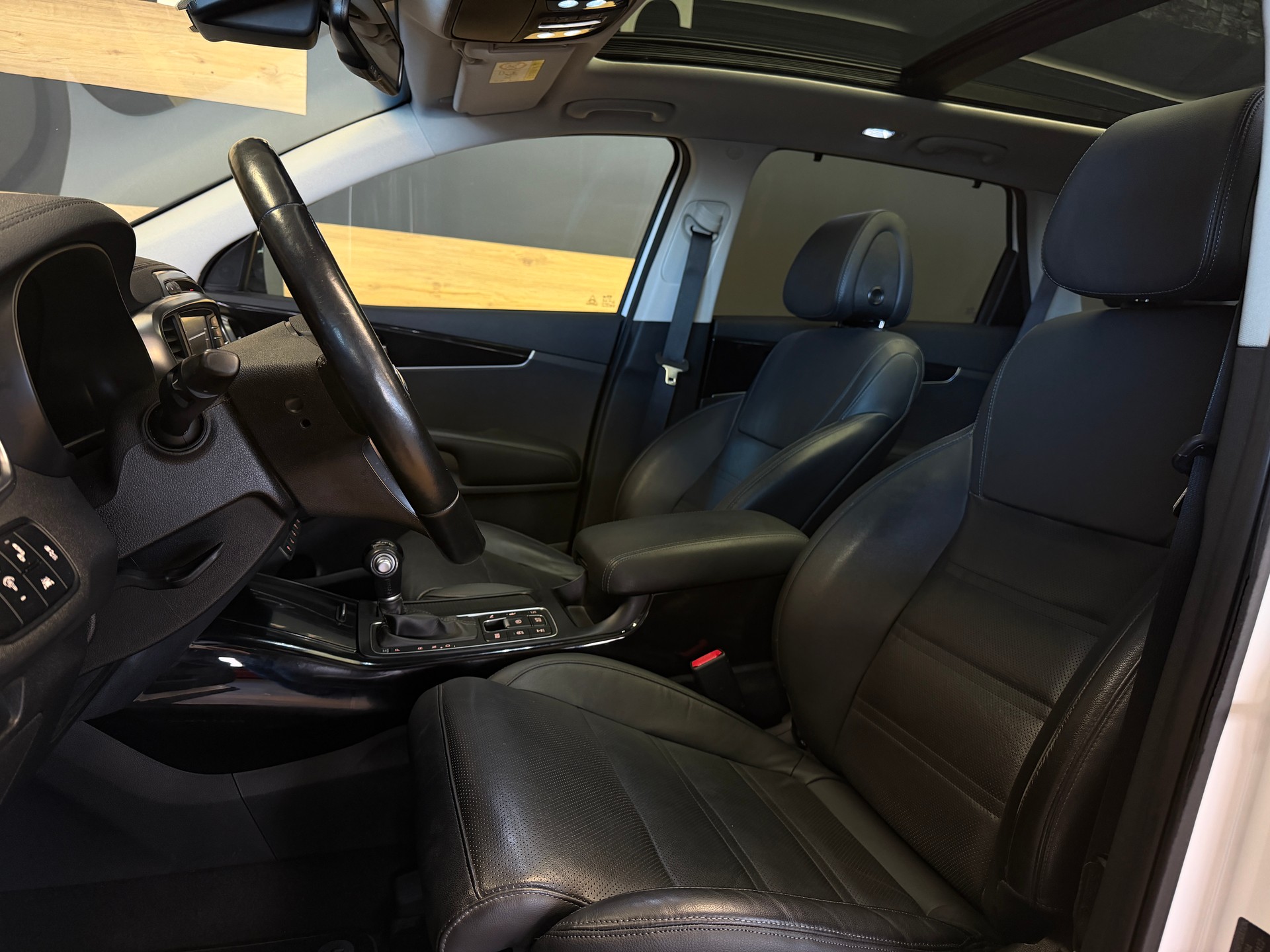 KIA Sorento 2.2 CRDI Style 7P. Automatic-image-23