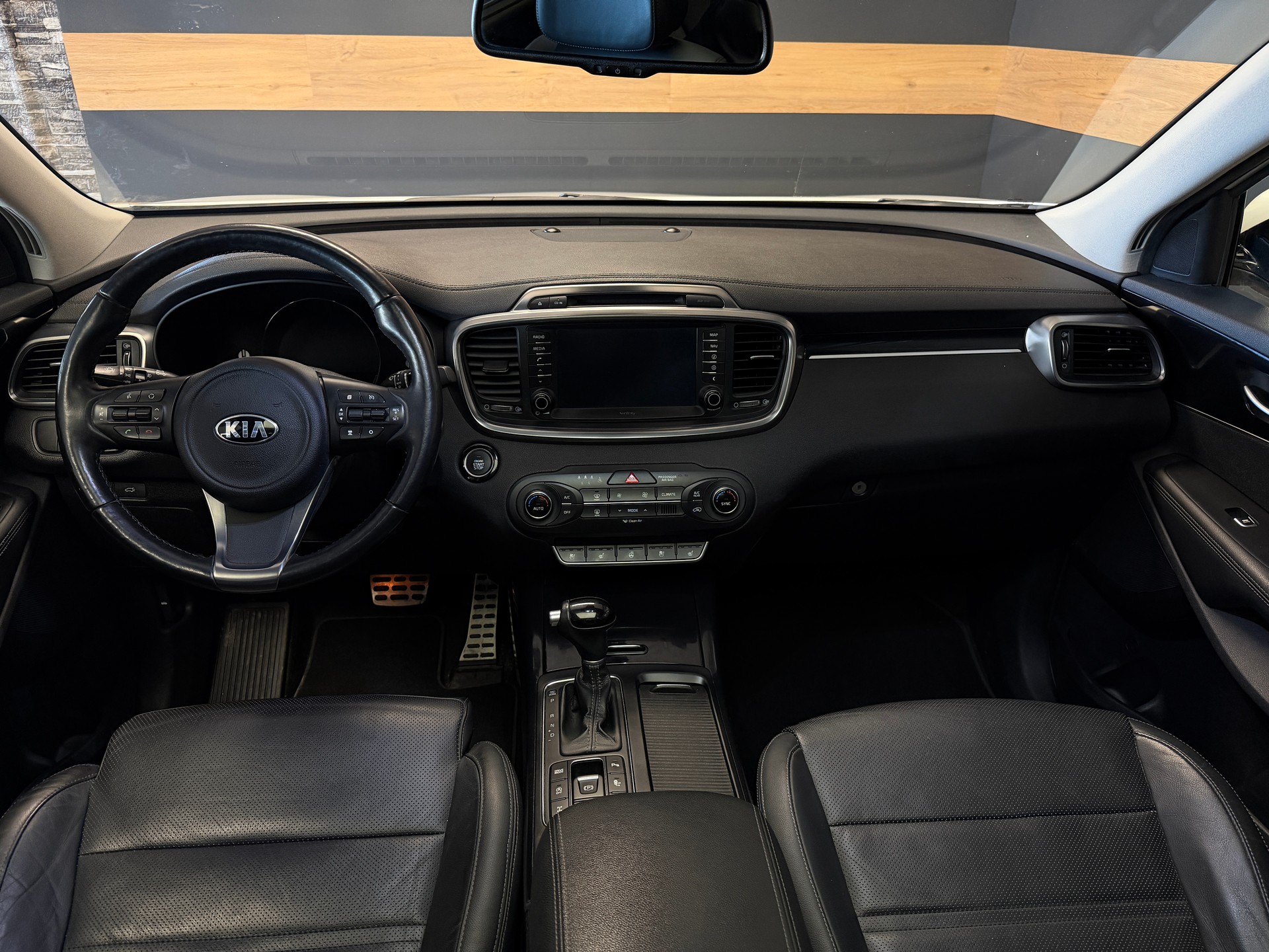 KIA Sorento 2.2 CRDI Style 7P. Automatic-image-10