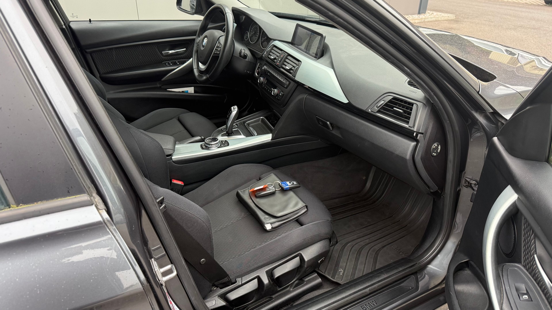 BMW 318d Touring Steptronic-image-14