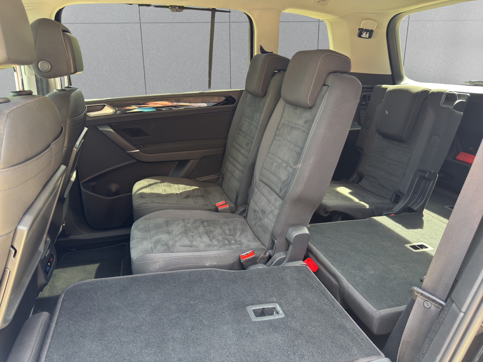 VW Touran 1.5 TSI Highline EVO R Line DSG 7 Plätzer-image-13