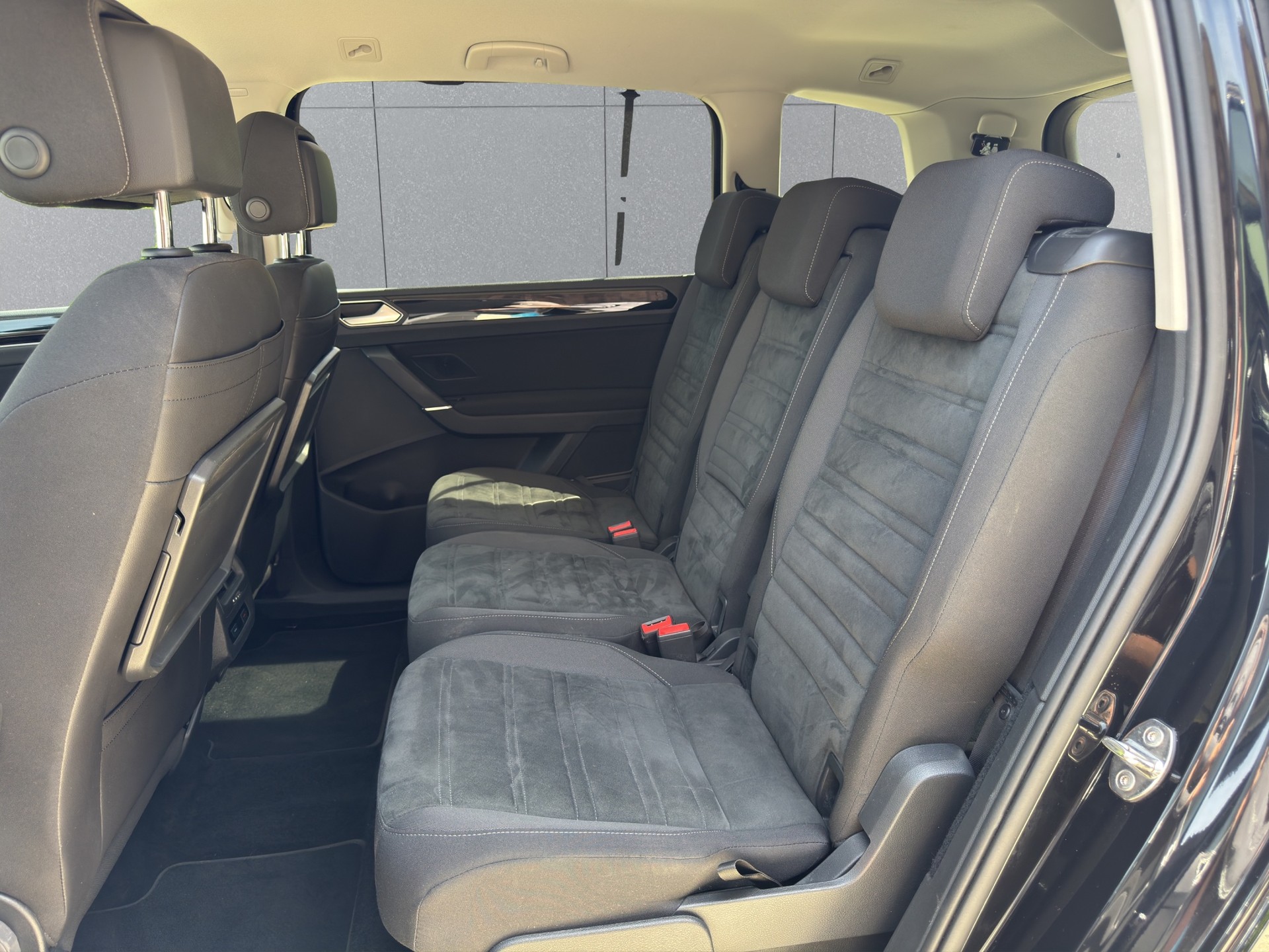 VW Touran 1.5 TSI Highline EVO R Line DSG 7 Plätzer-image-9