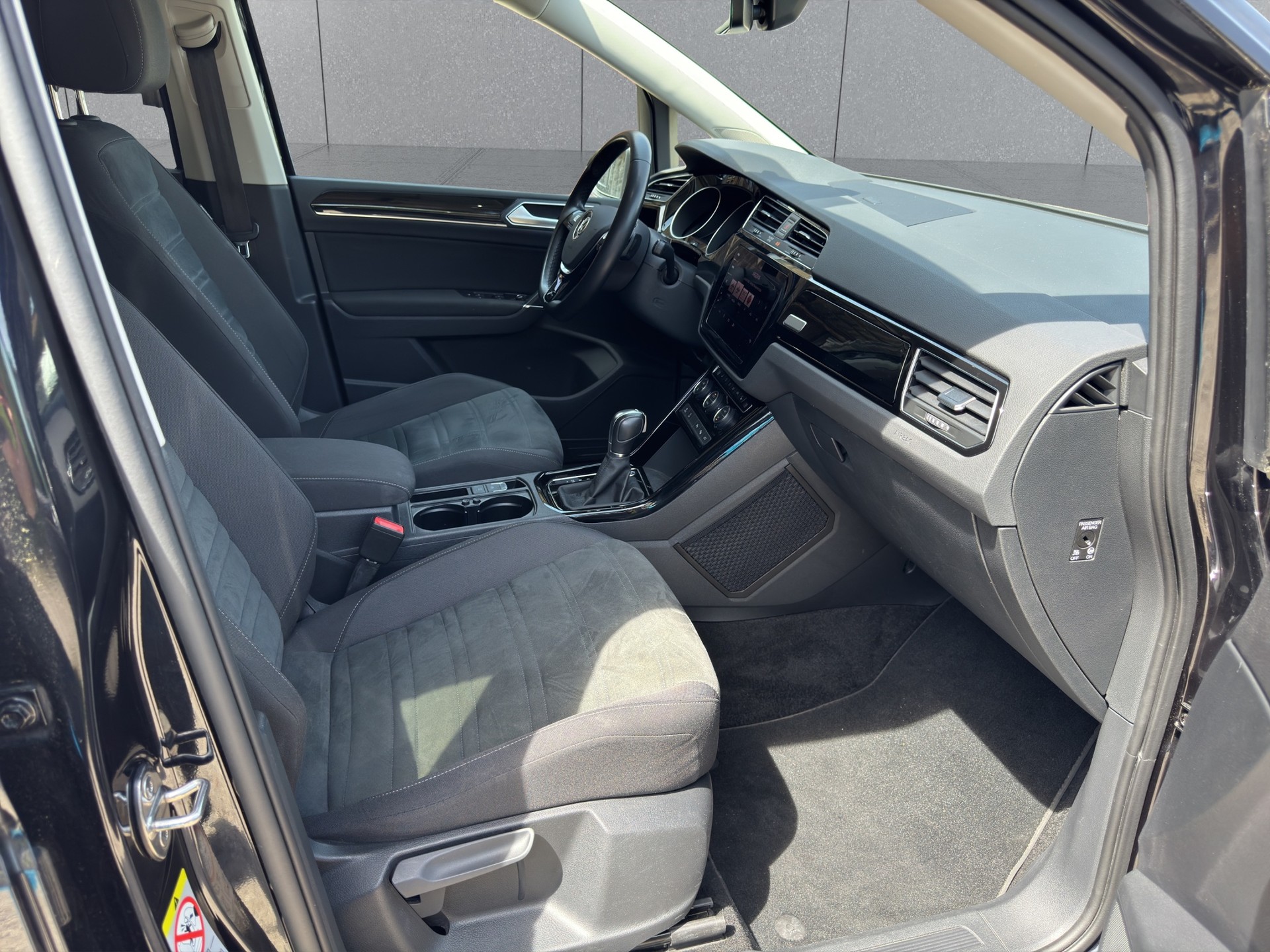 VW Touran 1.5 TSI Highline EVO R Line DSG 7 Plätzer-image-12